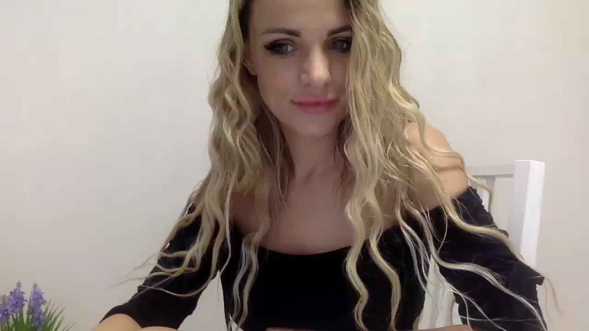 Gallery image thumbnail from Estie_Kay's myfreecams stream on, 08/06/2023, 14:16 image 15 of 20