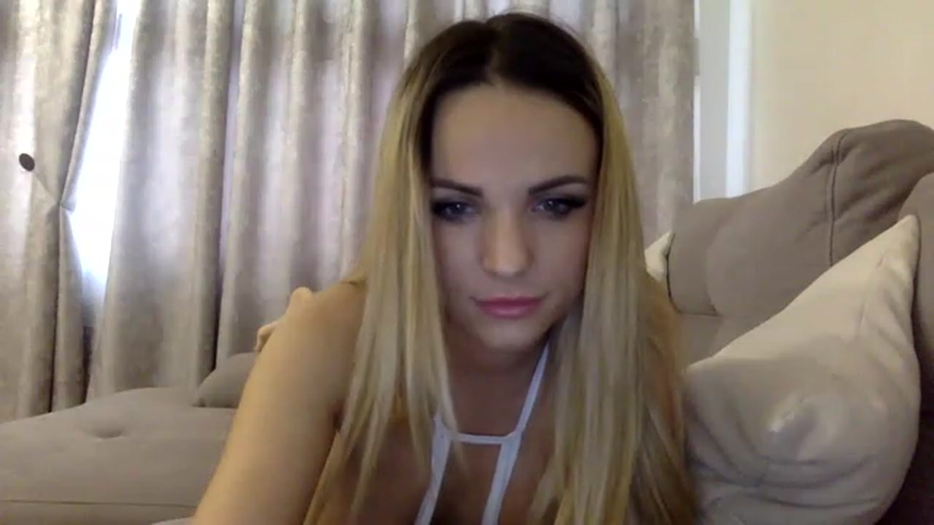 Gallery image thumbnail from Estie_Kay's myfreecams stream on, 08/07/2023, 16:11 image 10 of 20