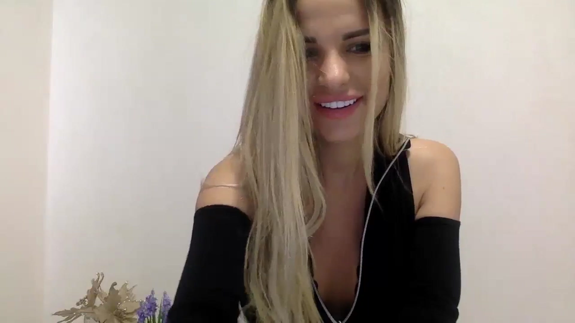 Gallery image thumbnail from Estie_Kay's myfreecams stream on, 08/09/2023, 11:18 image 7 of 20