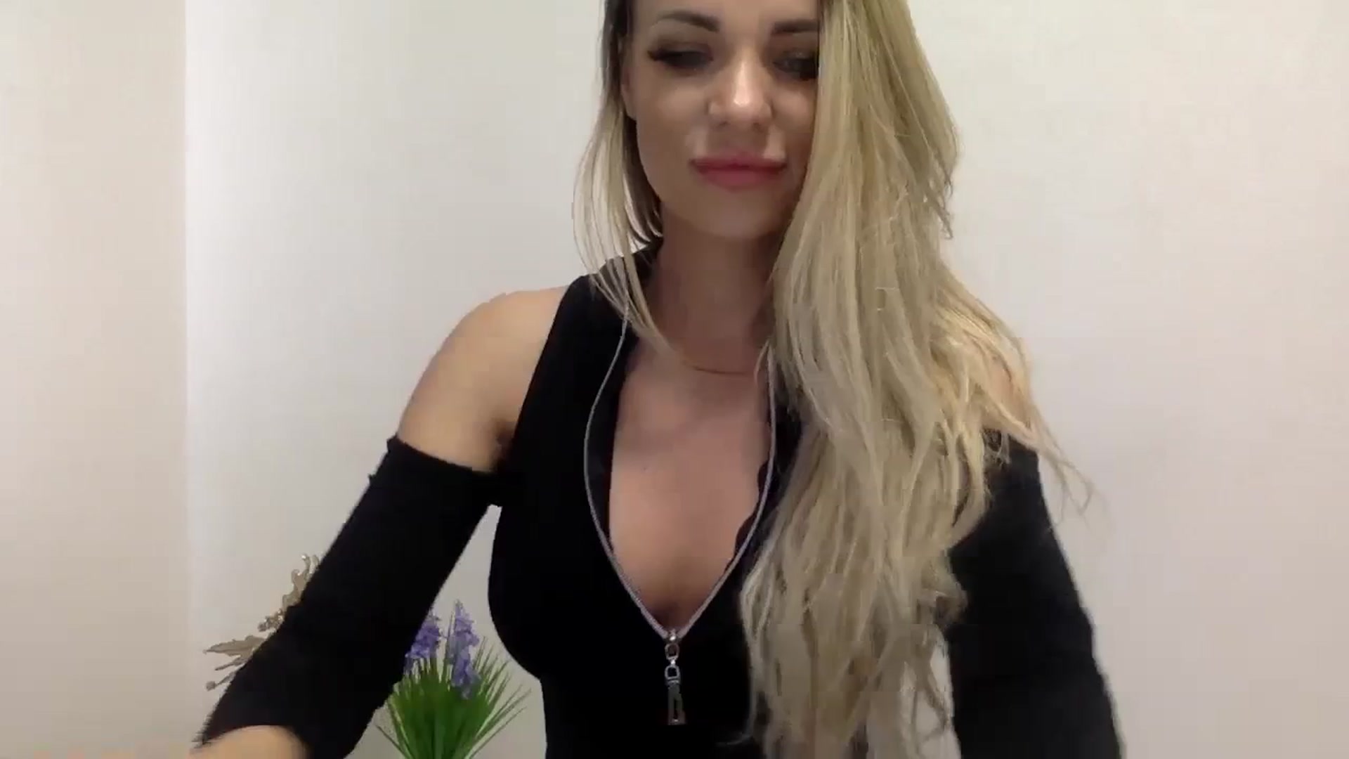 Gallery image thumbnail from Estie_Kay's myfreecams stream on, 08/09/2023, 11:18 image 11 of 20