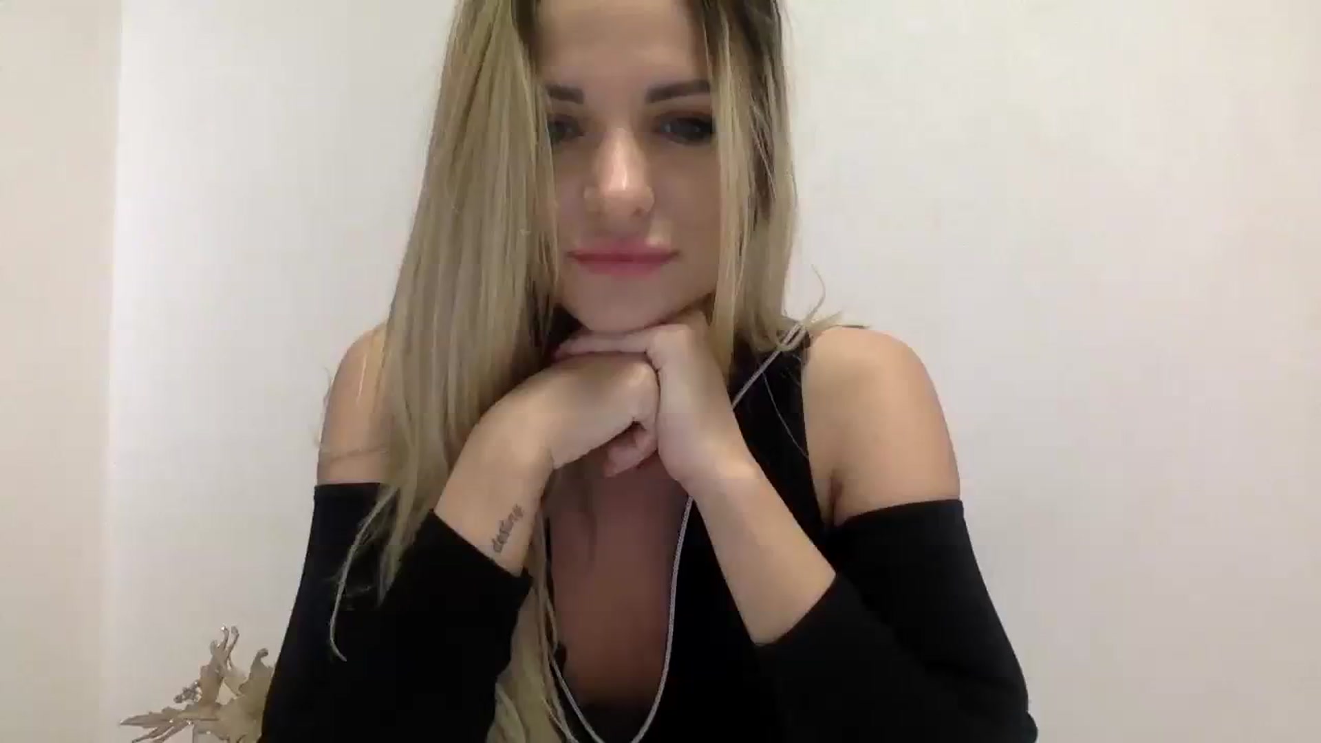 Gallery image thumbnail from Estie_Kay's myfreecams stream on, 08/09/2023, 11:18 image 6 of 20