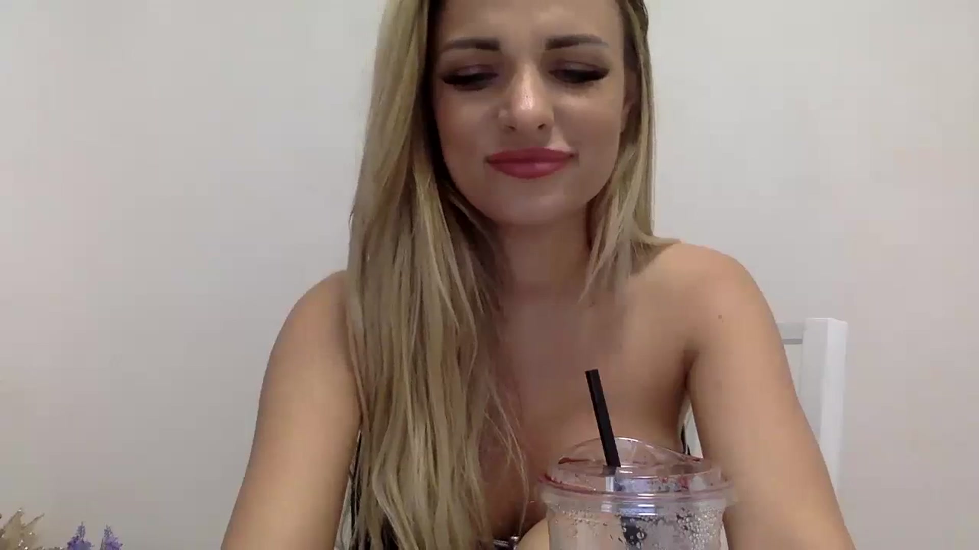Gallery image thumbnail from Estie_Kay's myfreecams stream on, 08/09/2023, 13:48 image 7 of 20