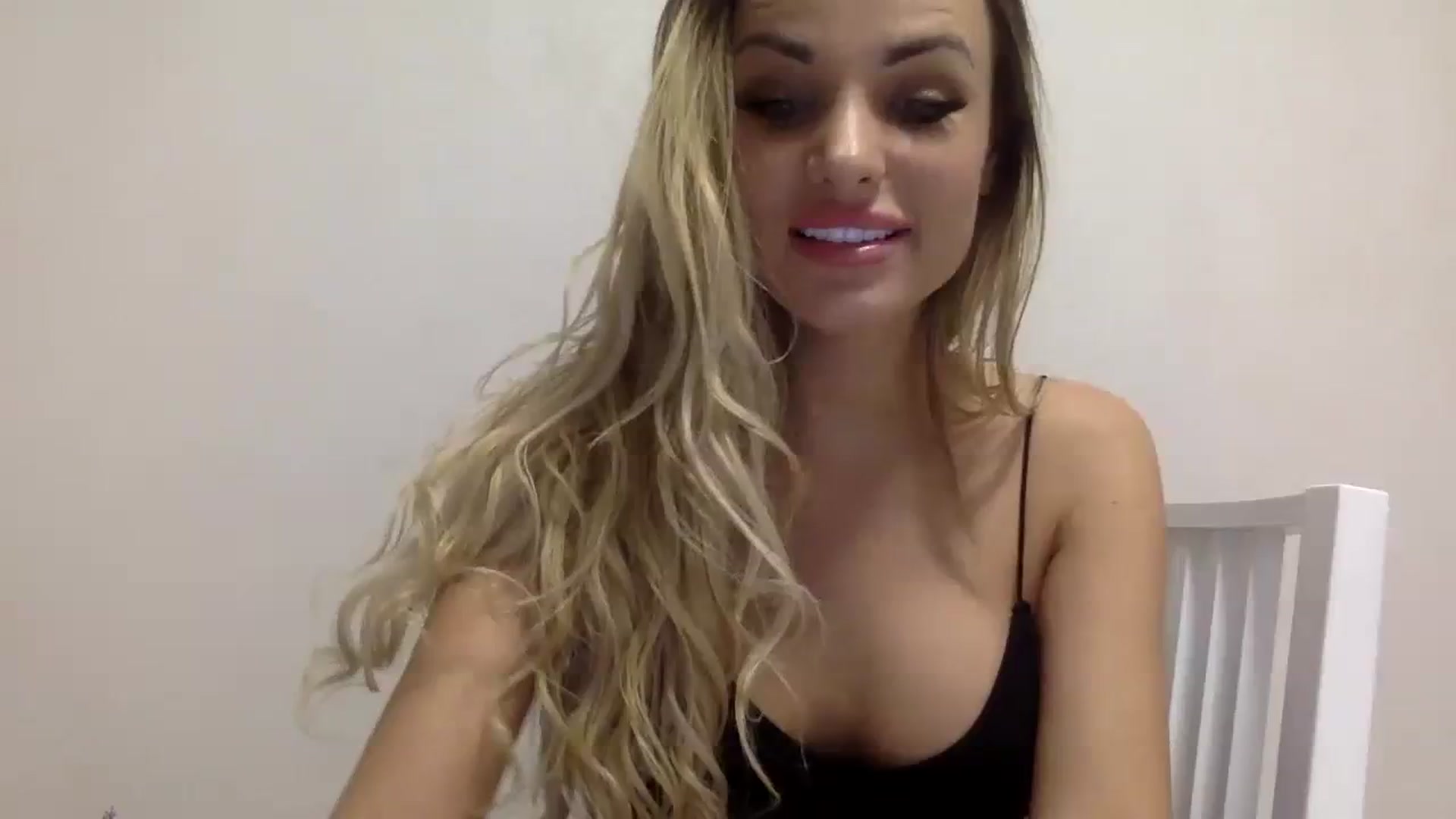 Gallery image thumbnail from Estie_Kay's myfreecams stream on, 08/12/2023, 17:06 image 16 of 20