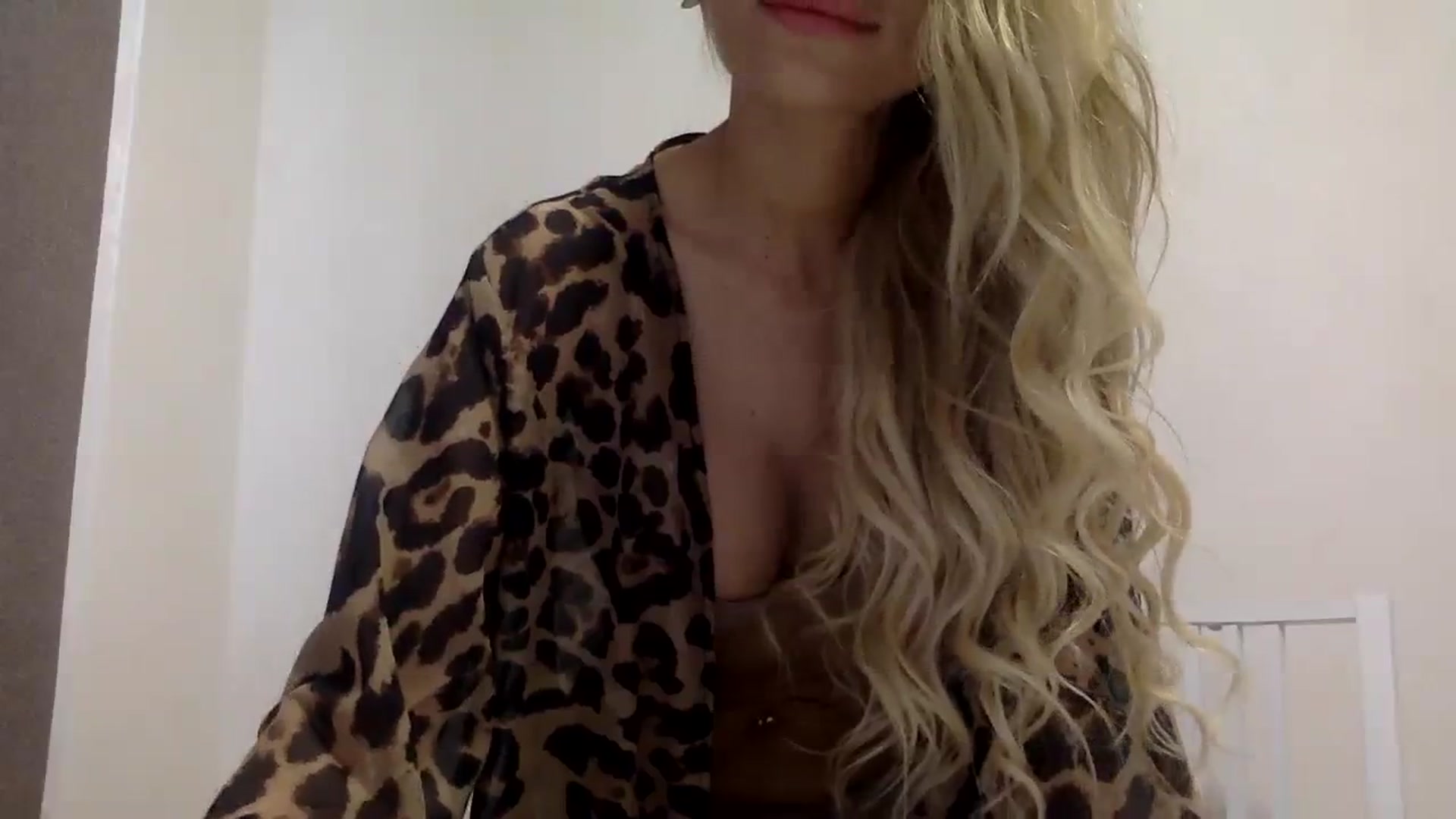 Gallery image thumbnail from Estie_Kay's myfreecams stream on, 08/19/2023, 09:43 image 4 of 20