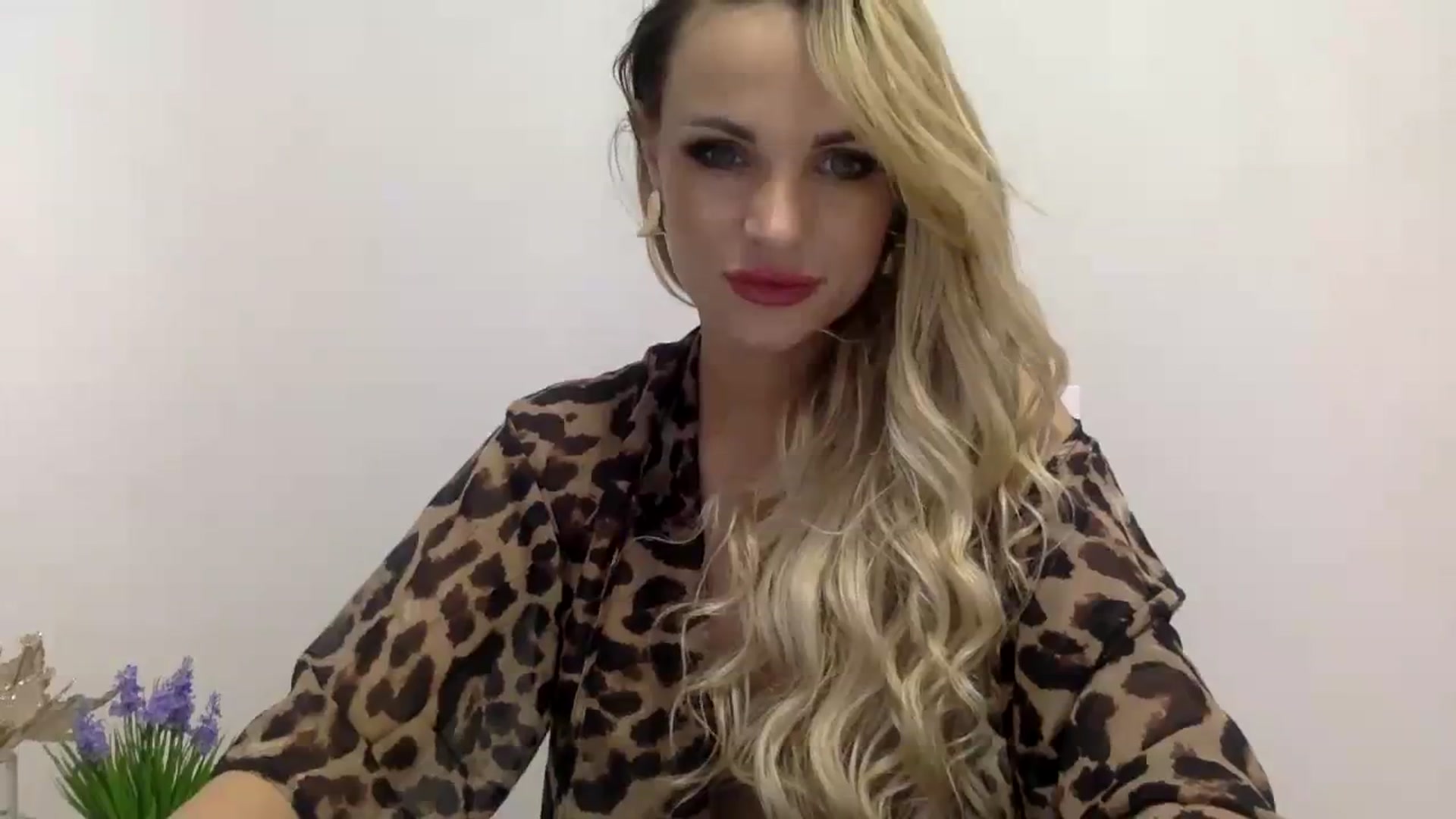 Gallery image thumbnail from Estie_Kay's myfreecams stream on, 08/19/2023, 11:43 image 8 of 20