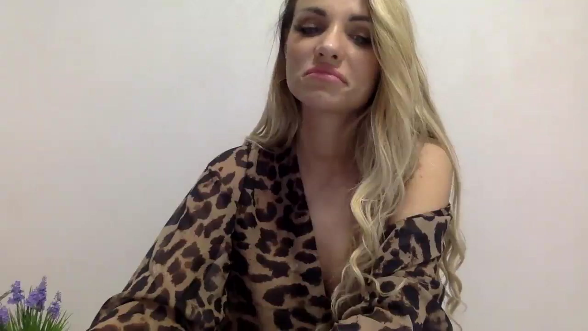 Gallery image thumbnail from Estie_Kay's myfreecams stream on, 08/19/2023, 15:51 image 5 of 20