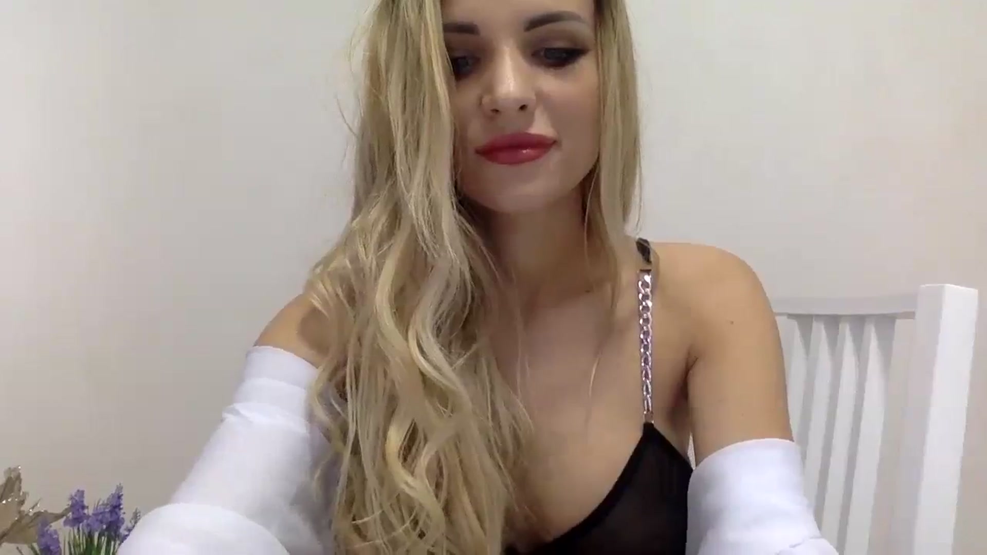 Gallery image thumbnail from Estie_Kay's myfreecams stream on, 08/20/2023, 12:42 image 13 of 20