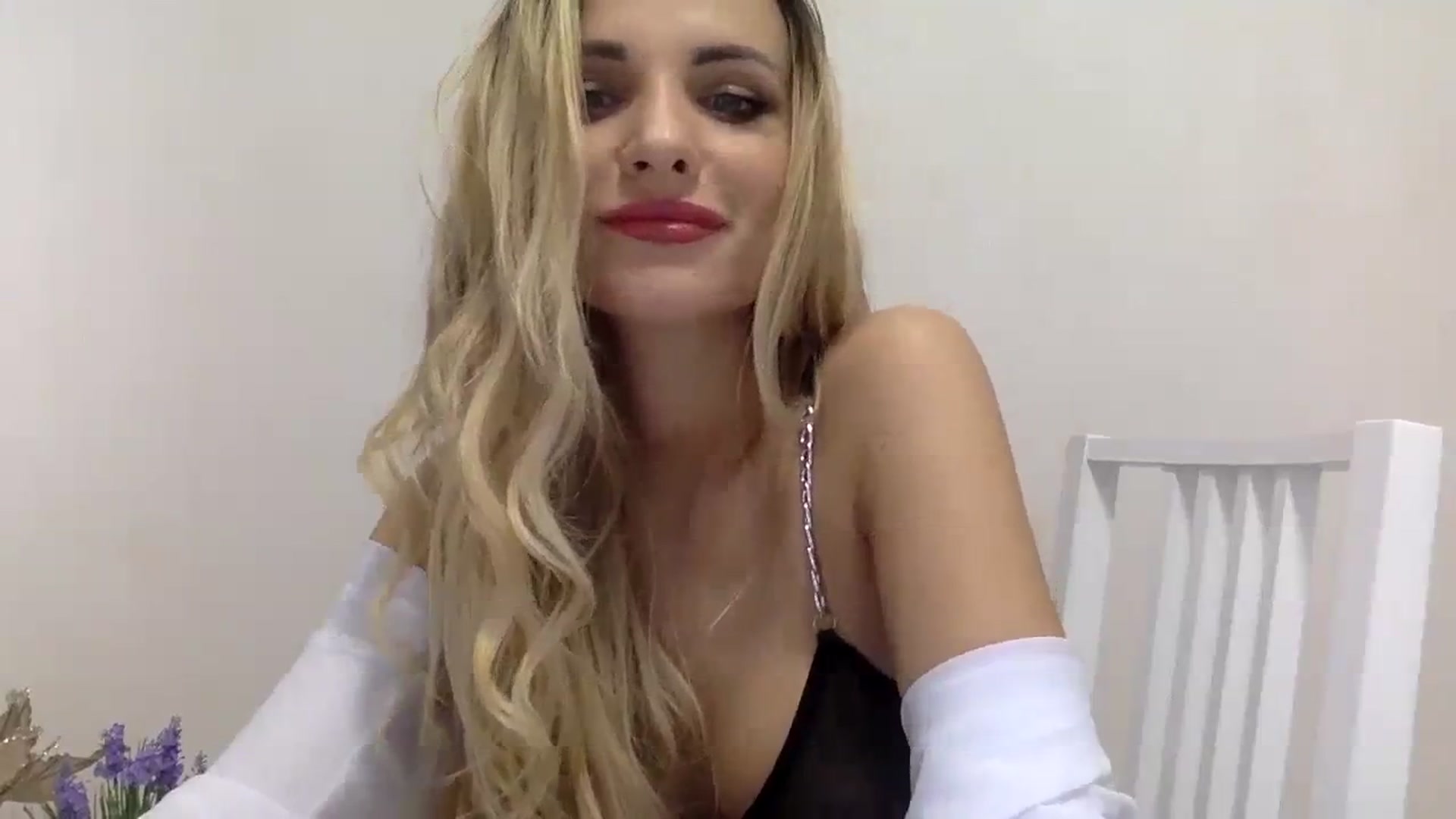 Gallery image thumbnail from Estie_Kay's myfreecams stream on, 08/20/2023, 12:42 image 14 of 20