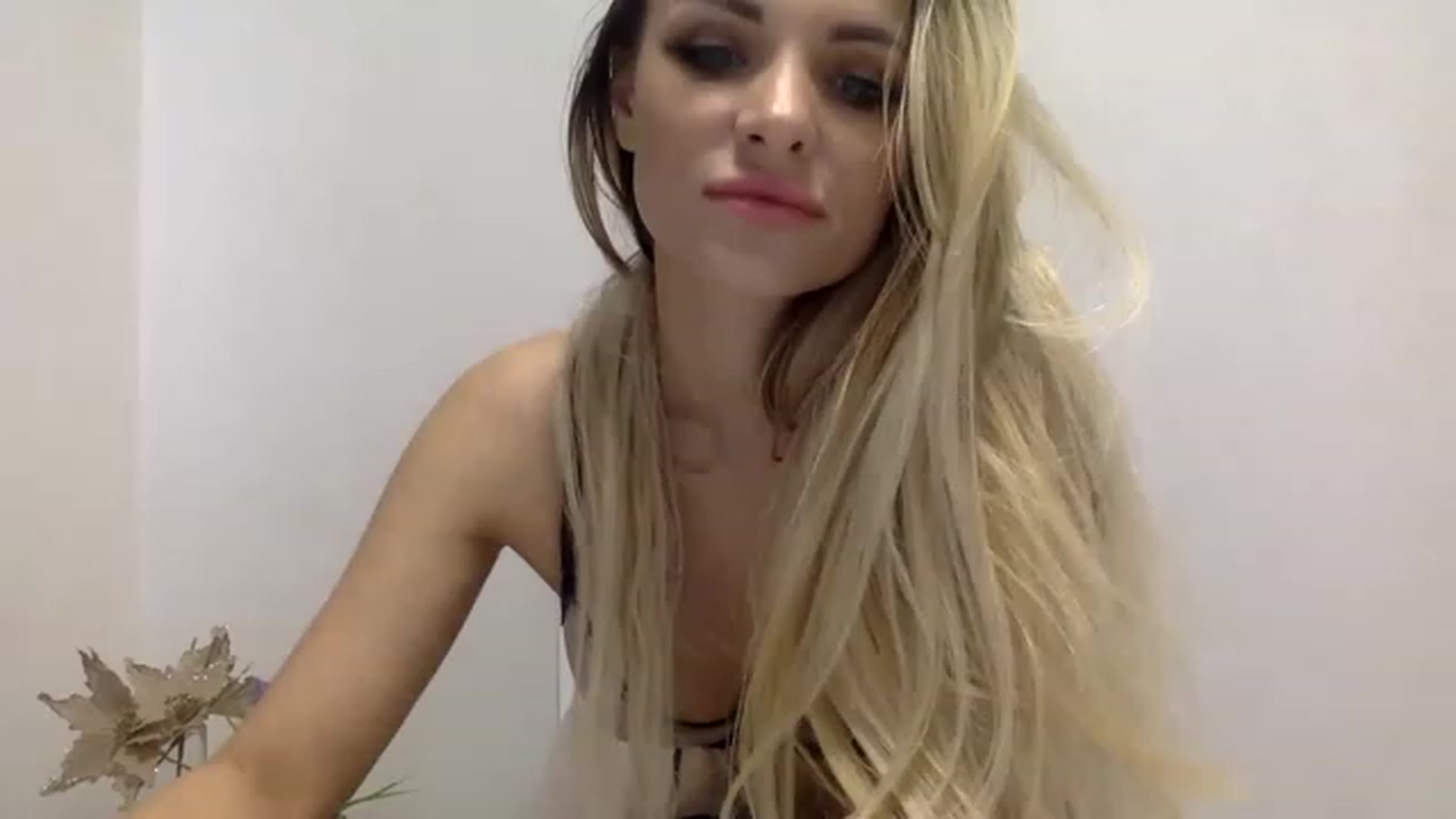 Gallery image thumbnail from Estie_Kay's myfreecams stream on, 08/23/2023, 11:22 image 7 of 20