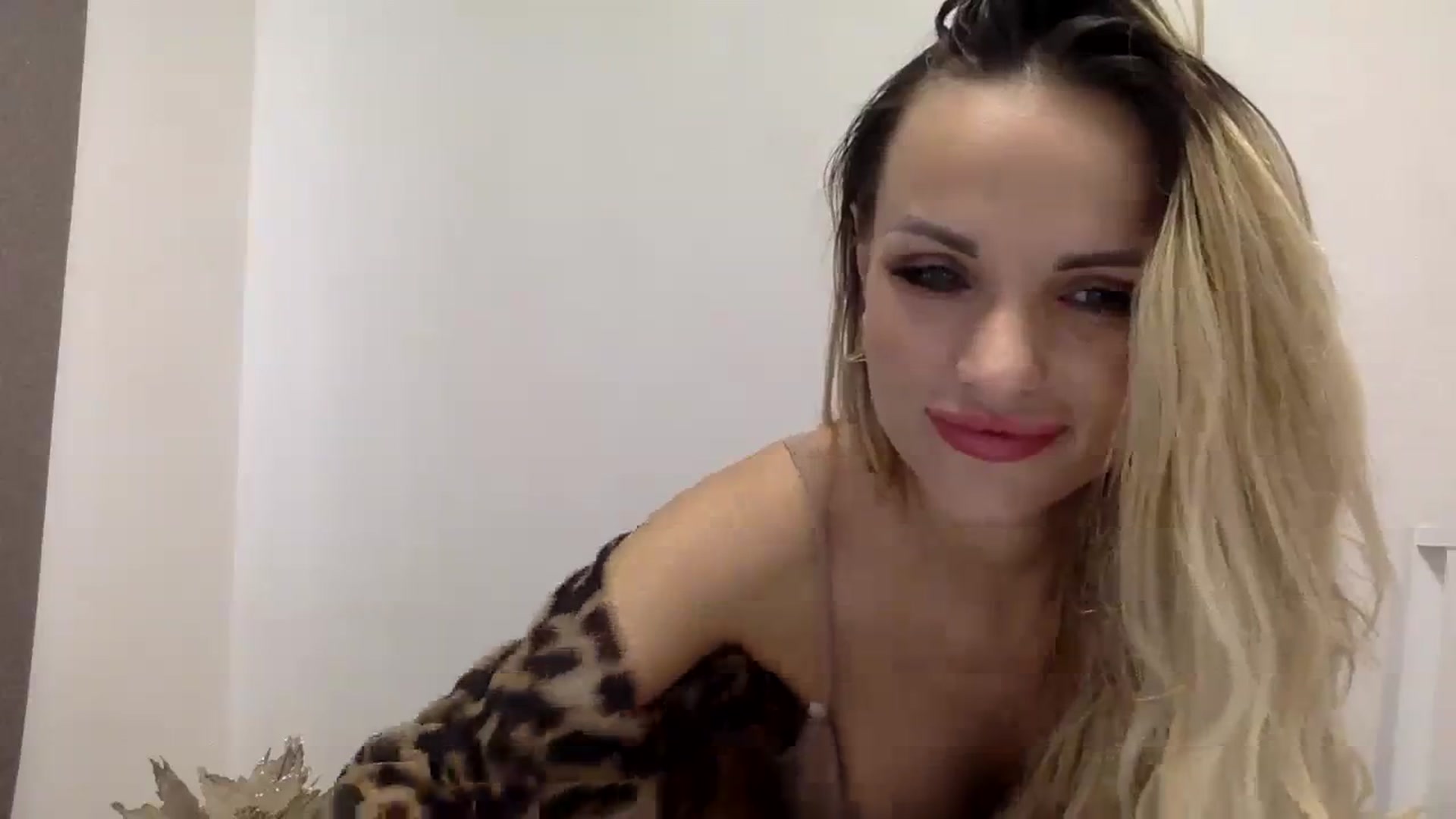 Gallery image thumbnail from Estie_Kay's myfreecams stream on, 08/25/2023, 11:41 image 13 of 20