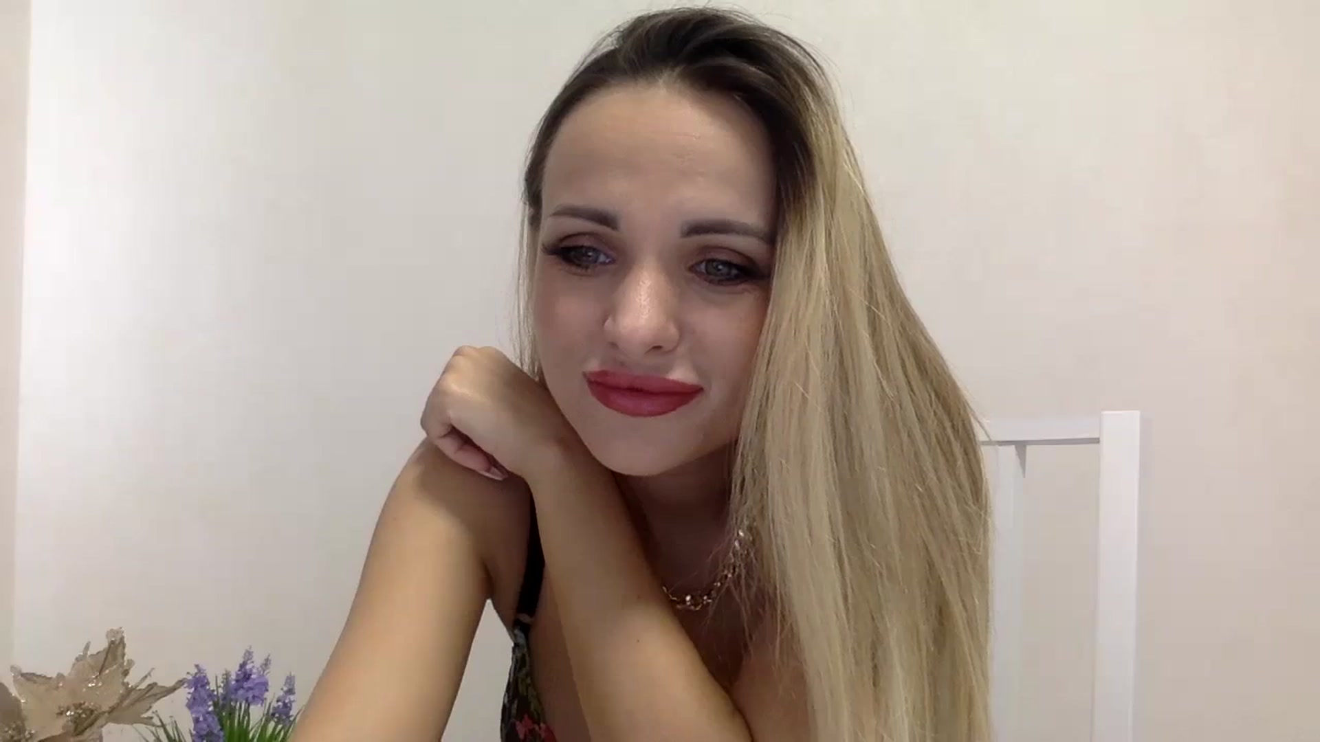 Gallery image thumbnail from Estie_Kay's myfreecams stream on, 08/26/2023, 13:20 image 10 of 20
