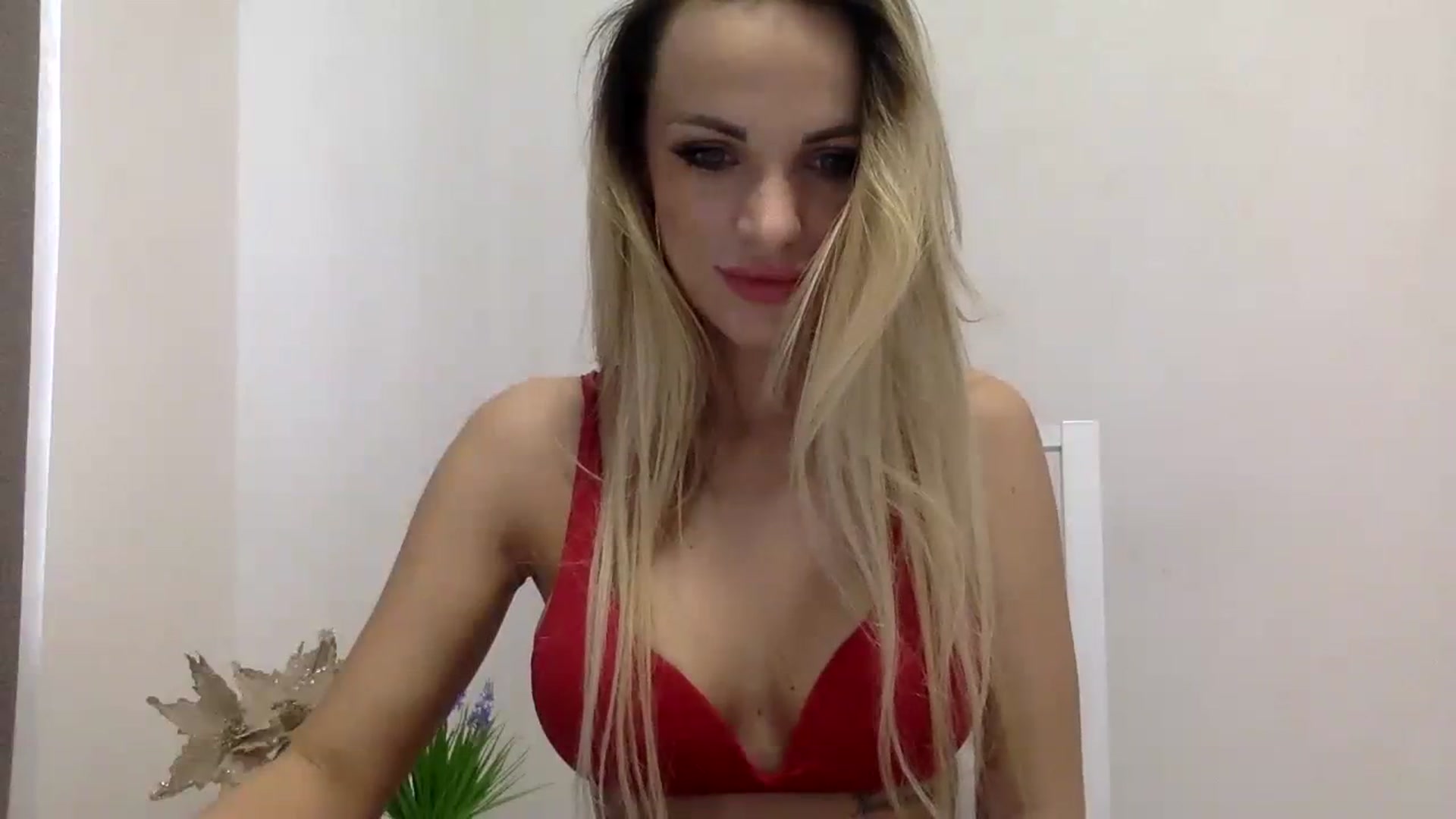 Gallery image thumbnail from Estie_Kay's myfreecams stream on, 08/27/2023, 09:44 image 15 of 20