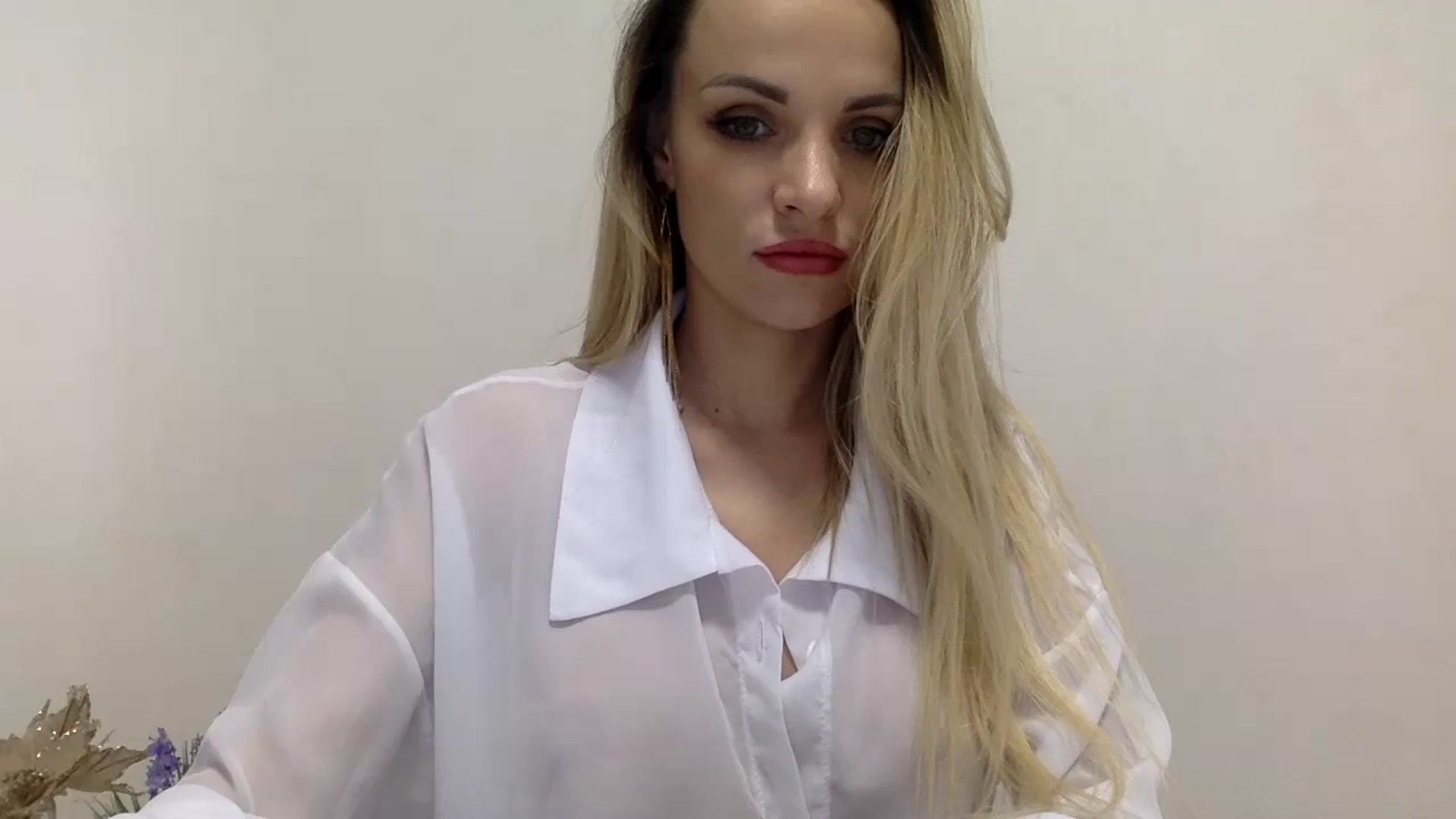 Gallery image thumbnail from Estie_Kay's myfreecams stream on, 08/29/2023, 14:17 image 3 of 20