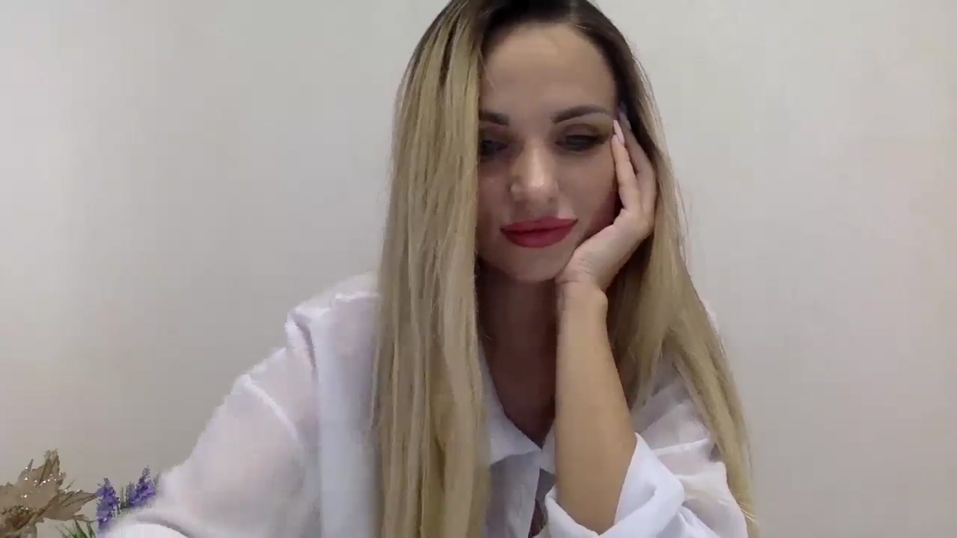 Gallery image thumbnail from Estie_Kay's myfreecams stream on, 08/29/2023, 14:17 image 2 of 20