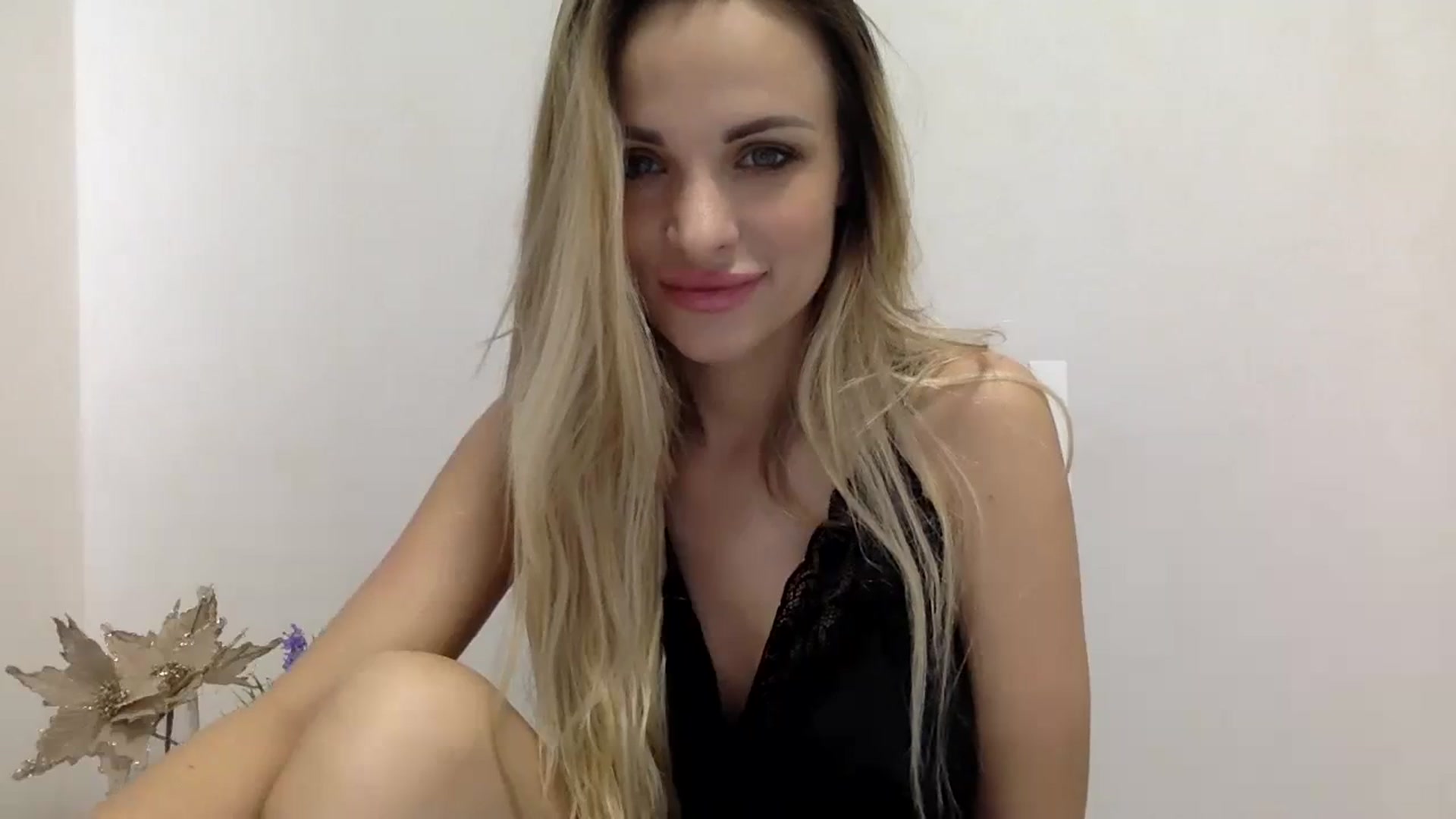Gallery image thumbnail from Estie_Kay's myfreecams stream on, 09/03/2023, 12:16 image 15 of 20