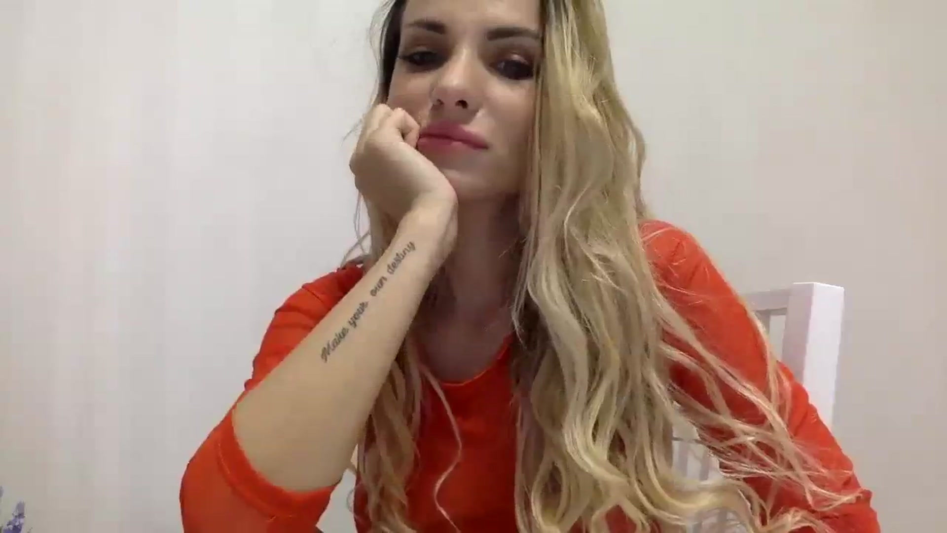 Gallery image thumbnail from Estie_Kay's myfreecams stream on, 09/04/2023, 10:23 image 6 of 20