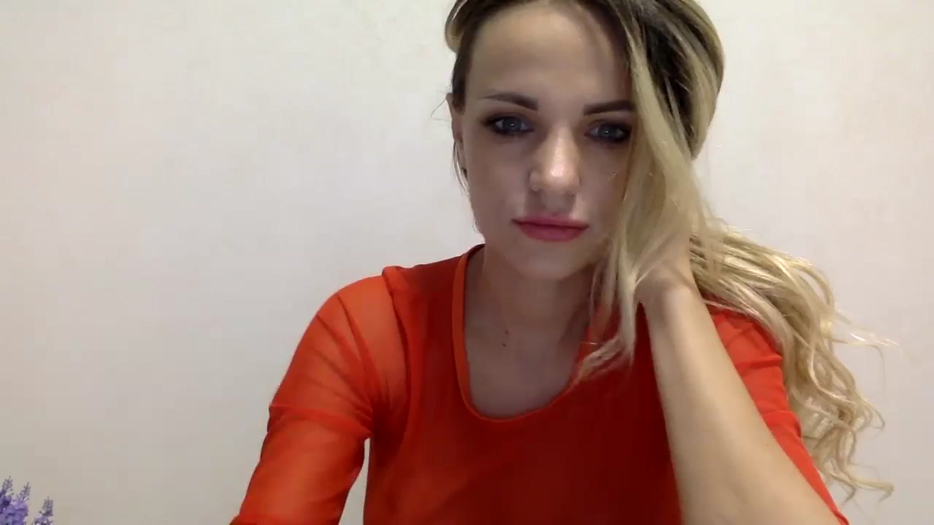Gallery image thumbnail from Estie_Kay's myfreecams stream on, 09/04/2023, 15:04 image 9 of 20