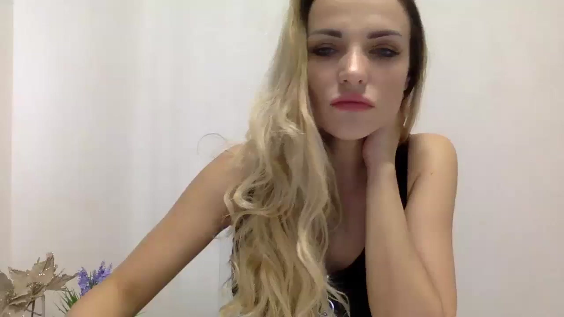 Gallery image thumbnail from Estie_Kay's myfreecams stream on, 09/05/2023, 10:18 image 5 of 20