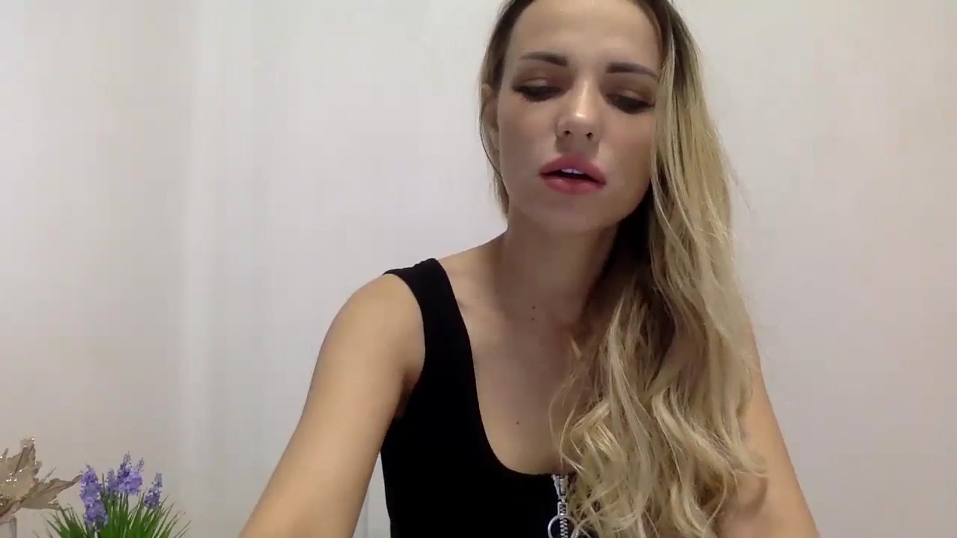Gallery image thumbnail from Estie_Kay's myfreecams stream on, 09/05/2023, 10:18 image 13 of 20
