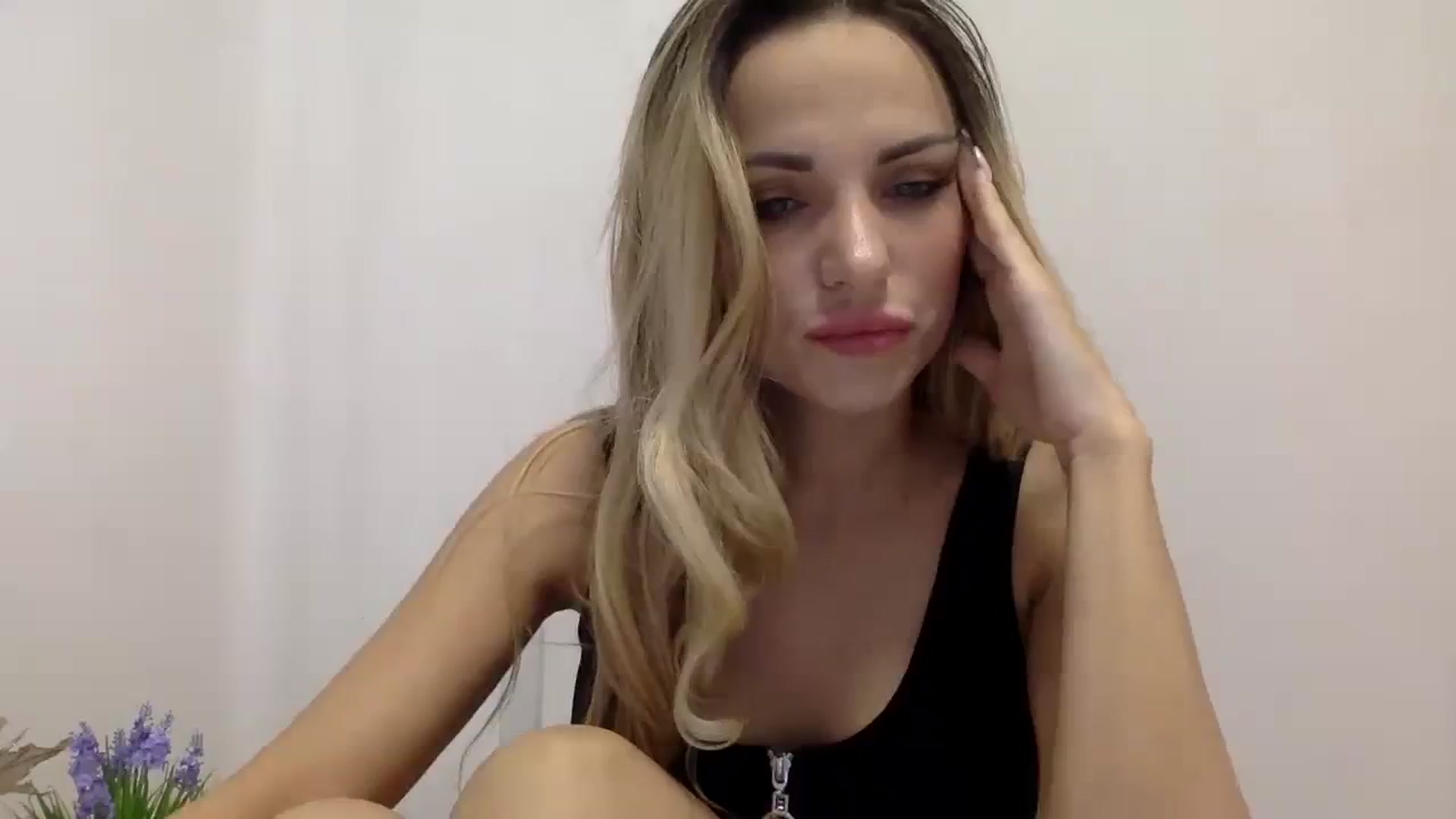 Gallery image thumbnail from Estie_Kay's myfreecams stream on, 09/05/2023, 10:18 image 15 of 20