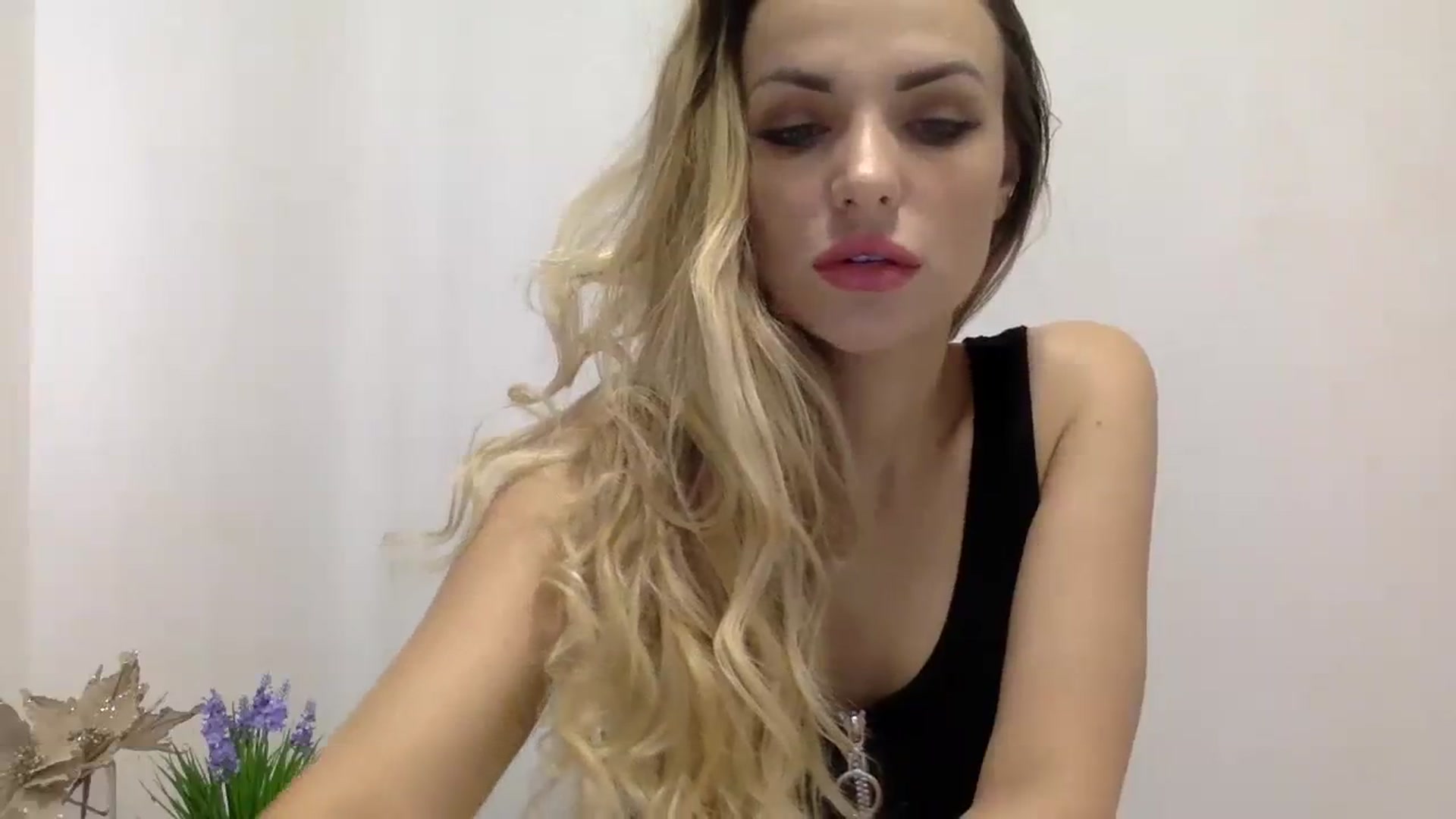 Gallery image thumbnail from Estie_Kay's myfreecams stream on, 09/05/2023, 10:18 image 3 of 20
