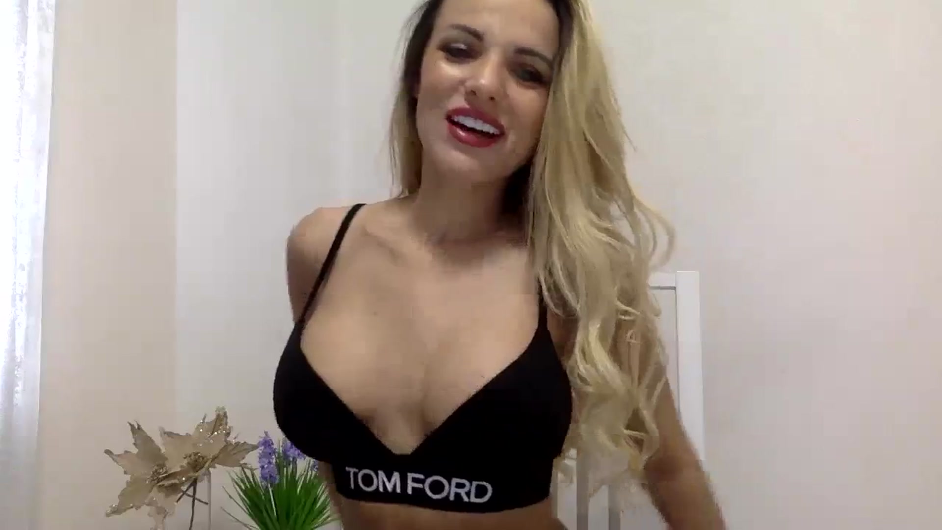 Gallery image thumbnail from Estie_Kay's myfreecams stream on, 09/07/2023, 08:22 image 12 of 20