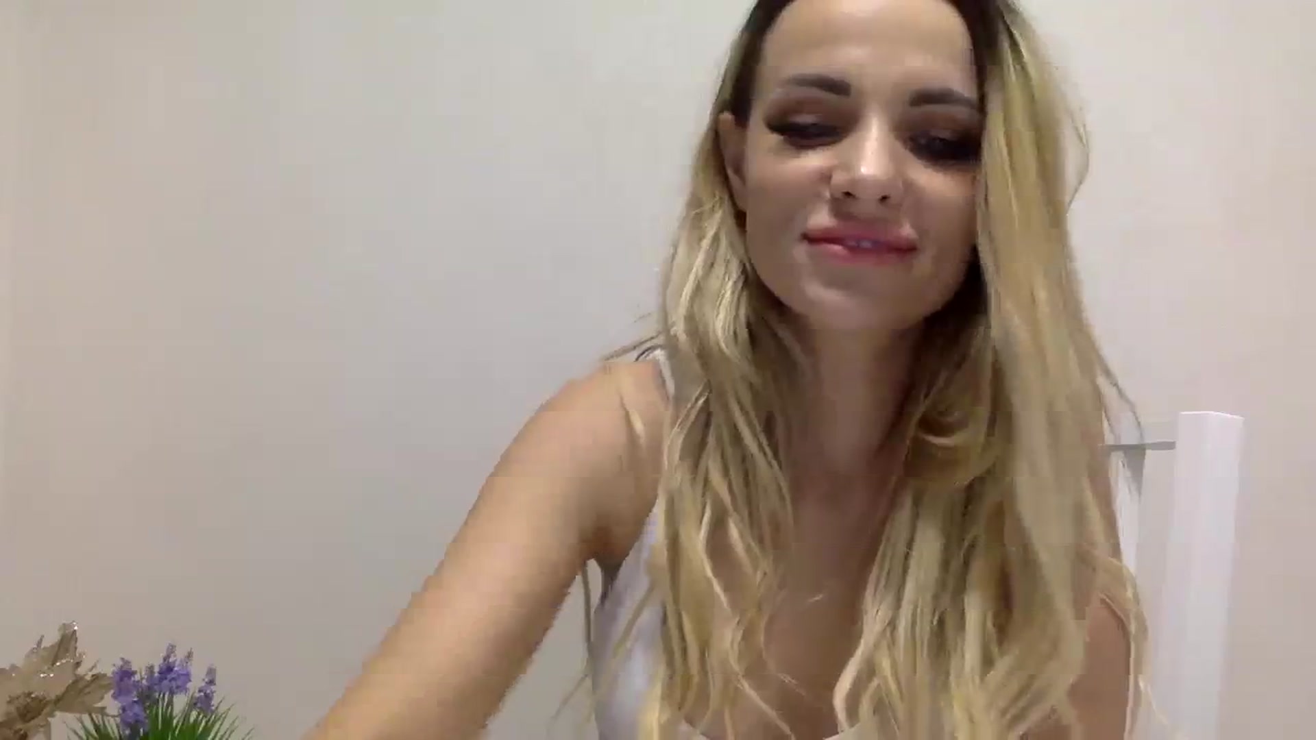 Gallery image thumbnail from Estie_Kay's myfreecams stream on, 09/09/2023, 20:01 image 19 of 20