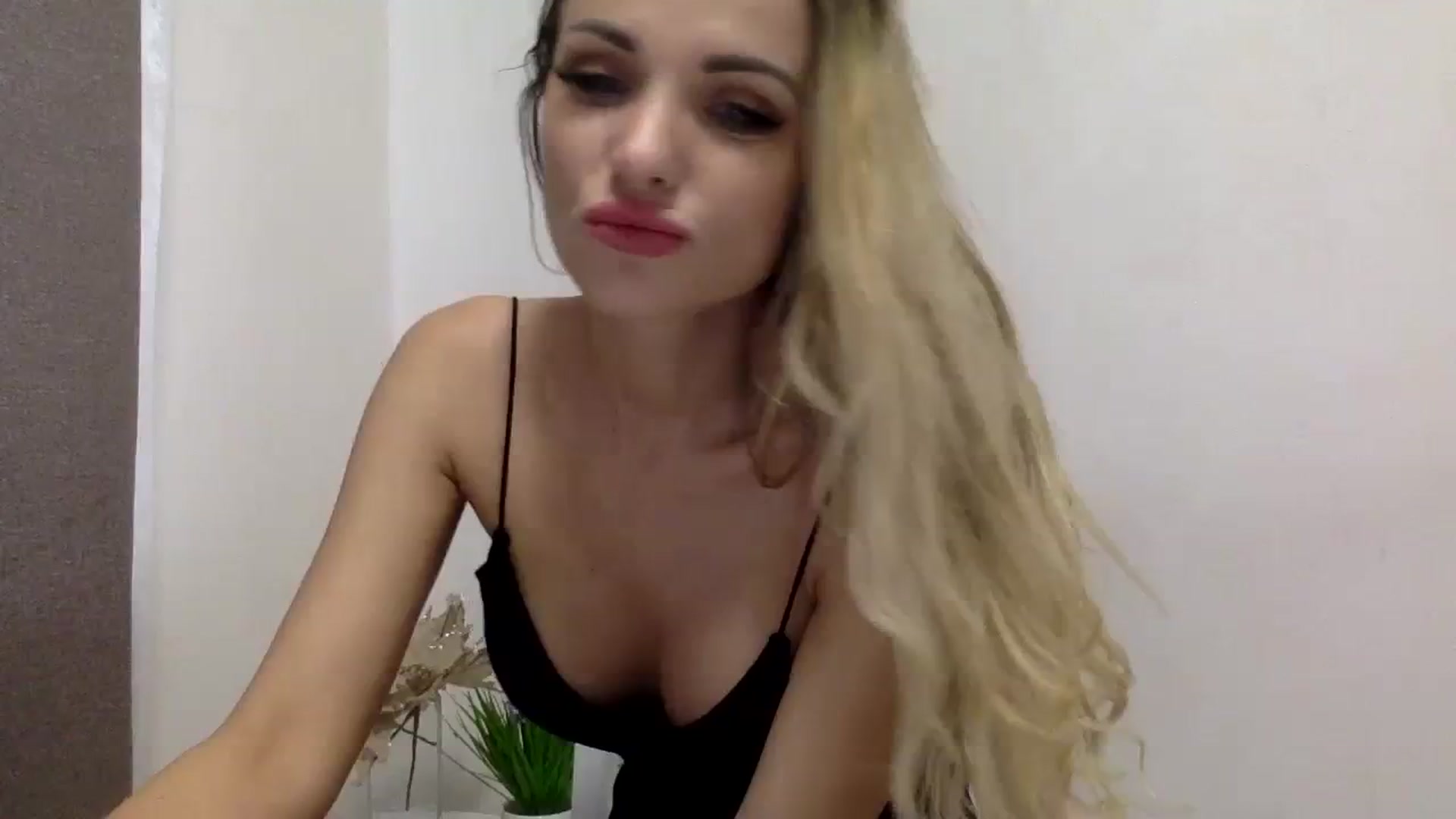 Gallery image thumbnail from Estie_Kay's myfreecams stream on, 09/10/2023, 14:08 image 8 of 20