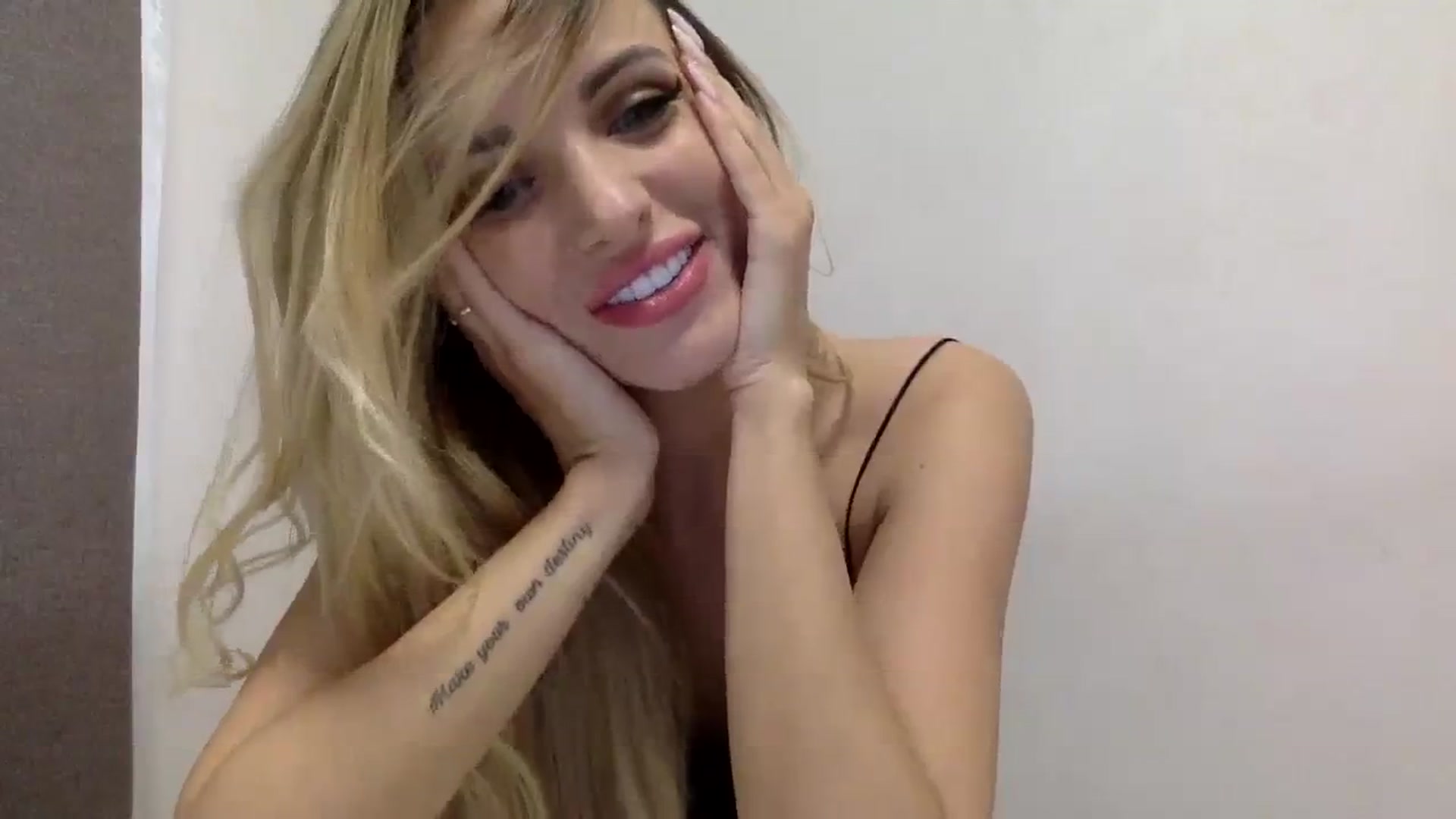 Gallery image thumbnail from Estie_Kay's myfreecams stream on, 09/10/2023, 14:08 image 10 of 20