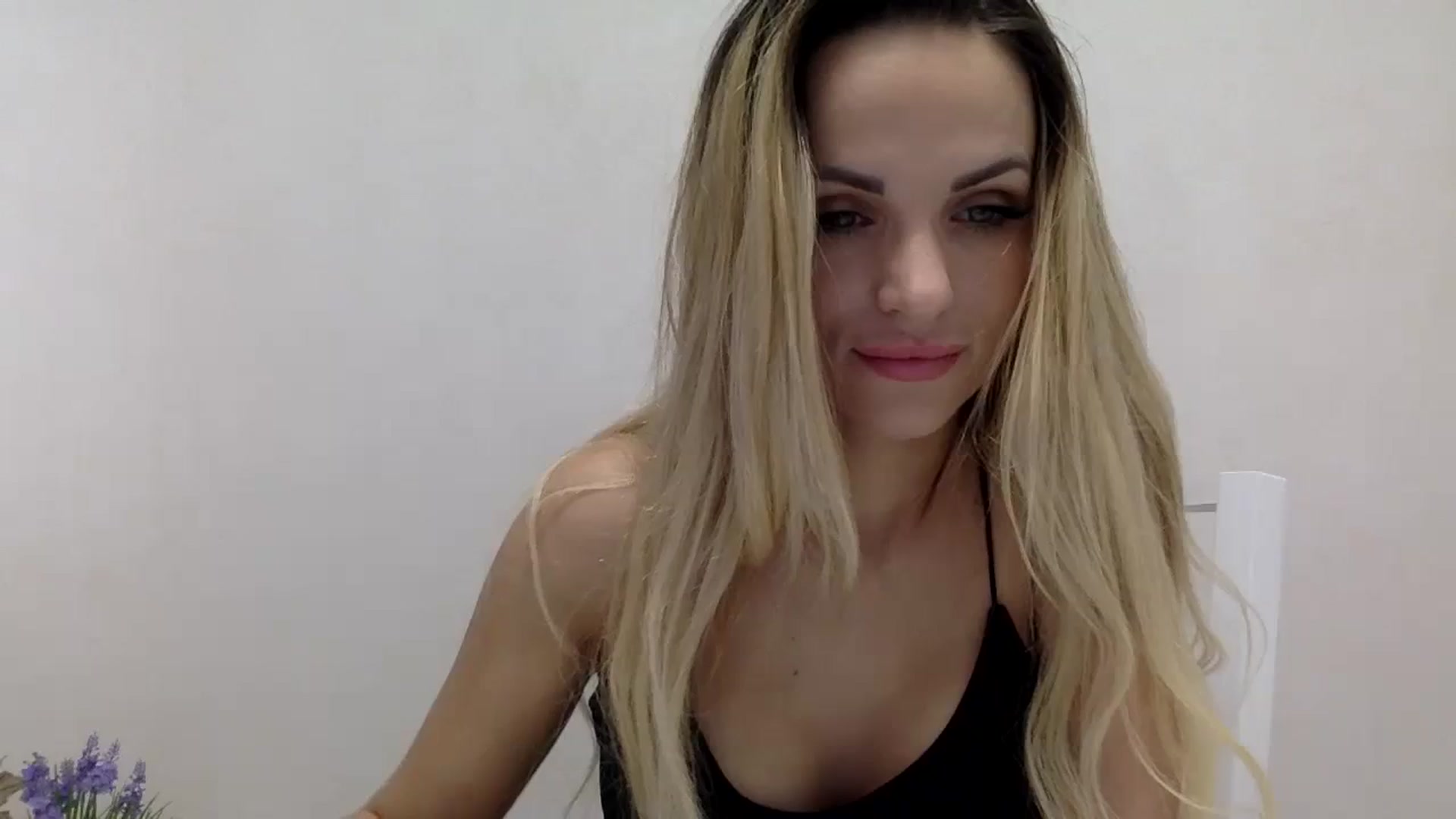 Gallery image thumbnail from Estie_Kay's myfreecams stream on, 09/12/2023, 12:37 image 9 of 20