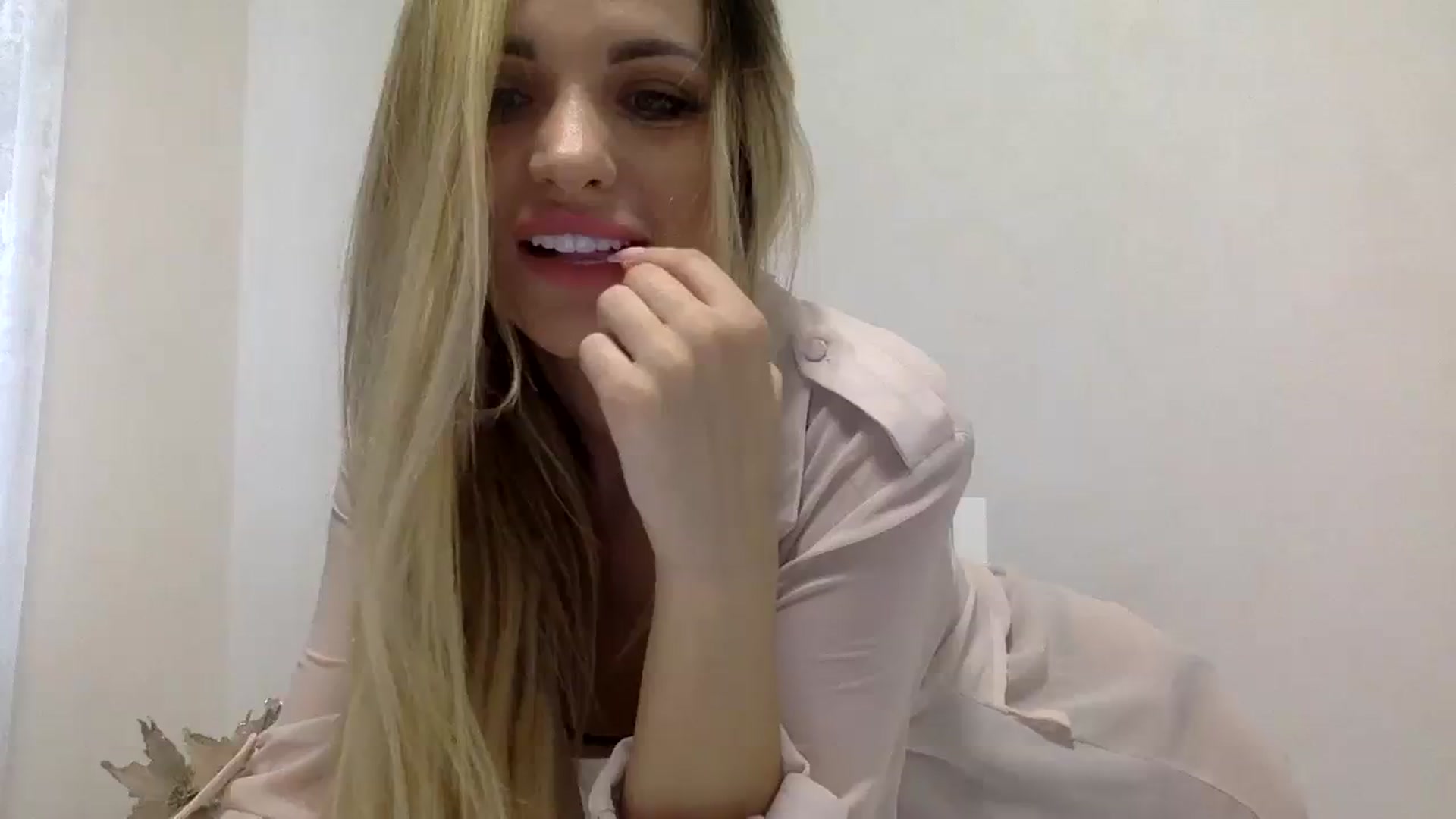 Gallery image thumbnail from Estie_Kay's myfreecams stream on, 09/15/2023, 09:10 image 19 of 20