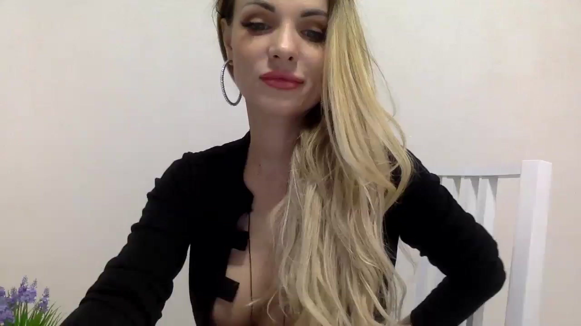 Gallery image thumbnail from Estie_Kay's myfreecams stream on, 09/18/2023, 14:20 image 17 of 20