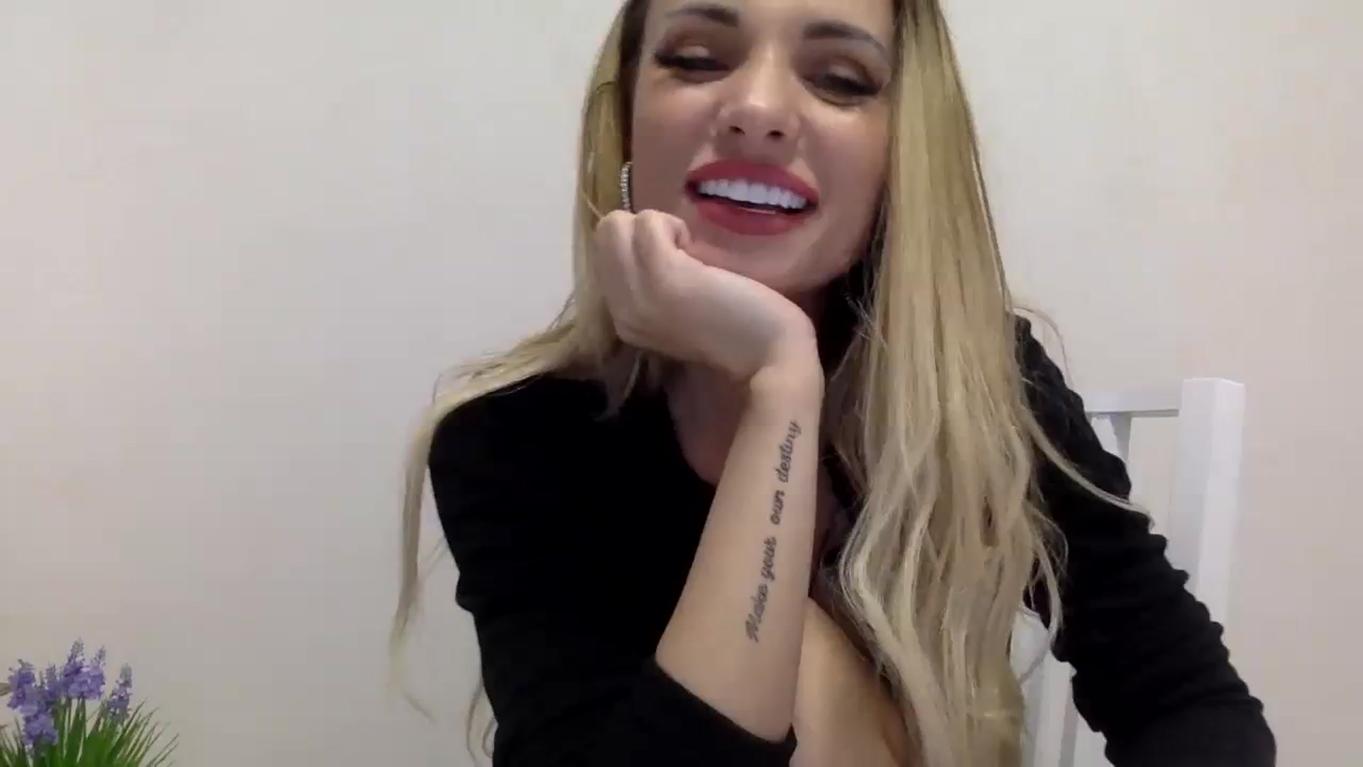 Gallery image thumbnail from Estie_Kay's myfreecams stream on, 09/18/2023, 14:20 image 9 of 20