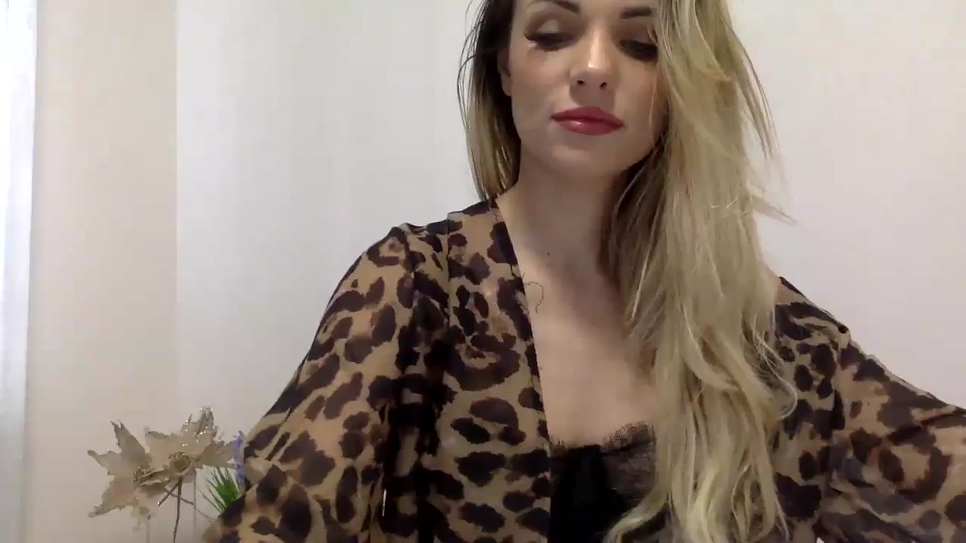 Gallery image thumbnail from Estie_Kay's myfreecams stream on, 09/19/2023, 08:52 image 14 of 20