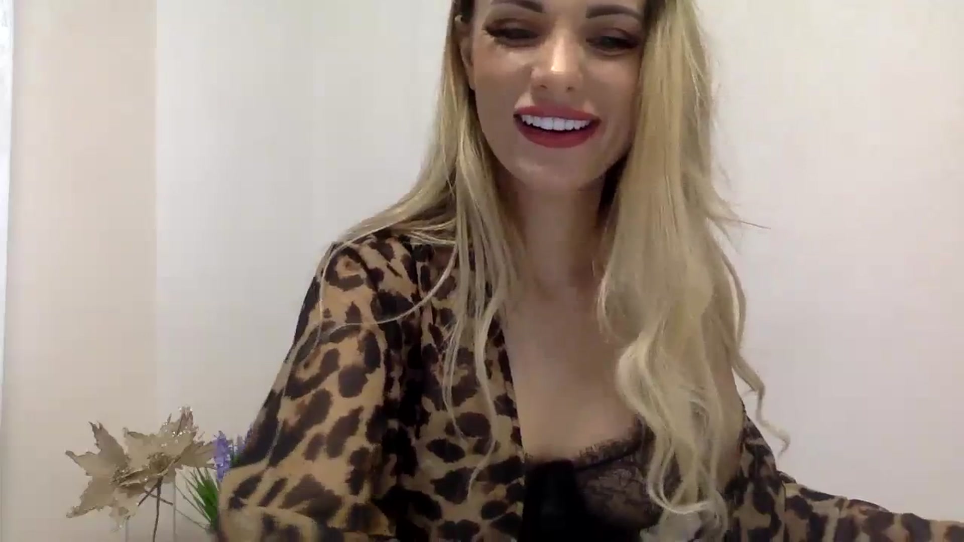 Gallery image thumbnail from Estie_Kay's myfreecams stream on, 09/19/2023, 08:52 image 5 of 20