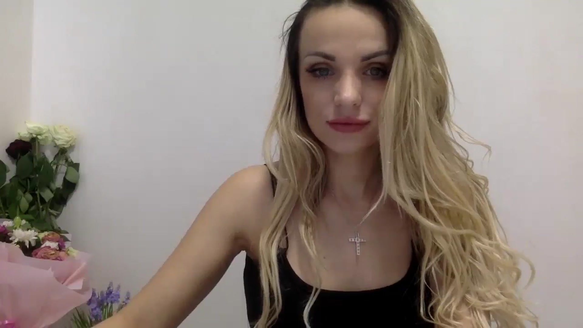 Gallery image thumbnail from Estie_Kay's myfreecams stream on, 09/25/2023, 12:36 image 6 of 20