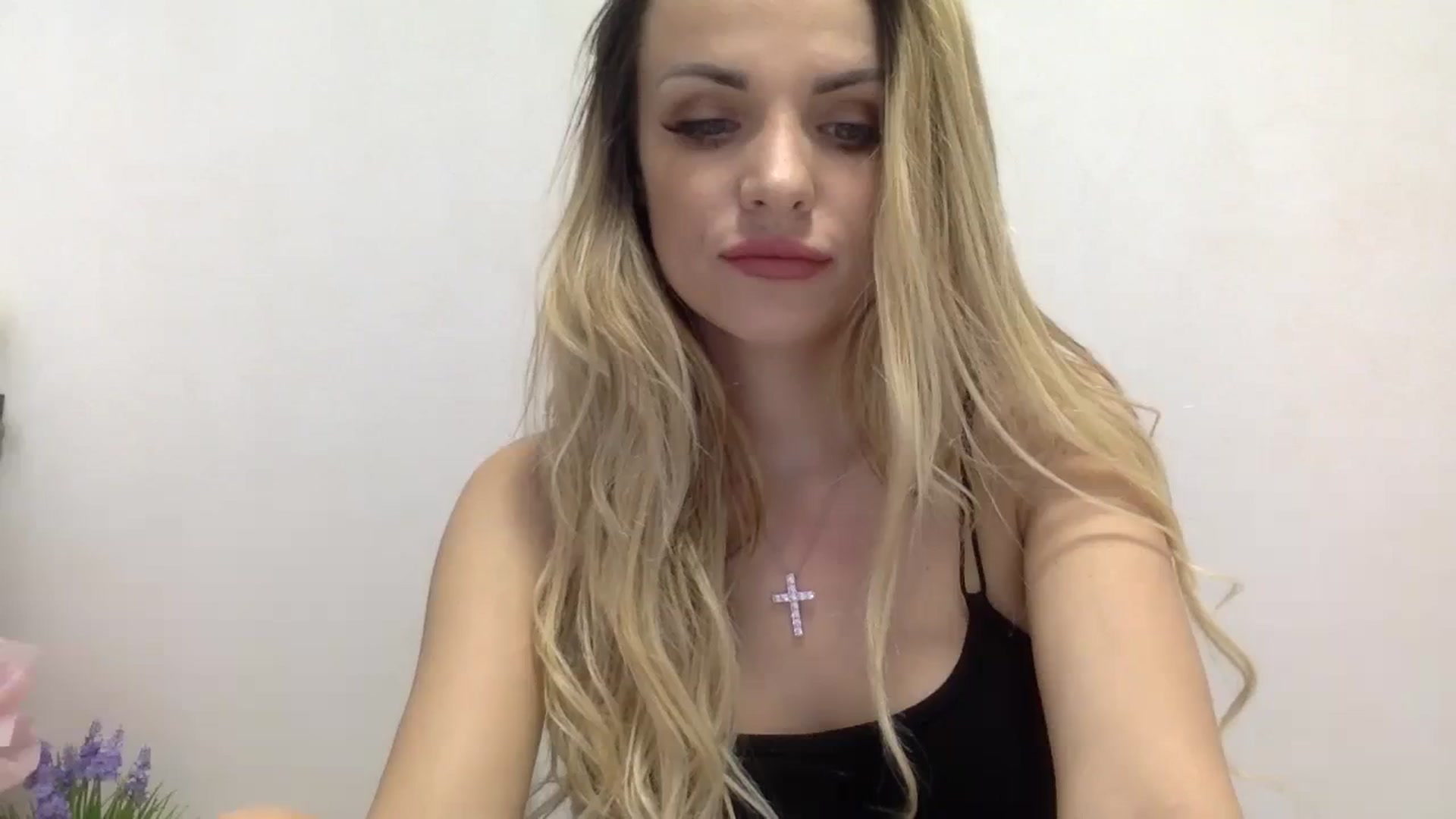 Gallery image thumbnail from Estie_Kay's myfreecams stream on, 09/25/2023, 12:36 image 16 of 20