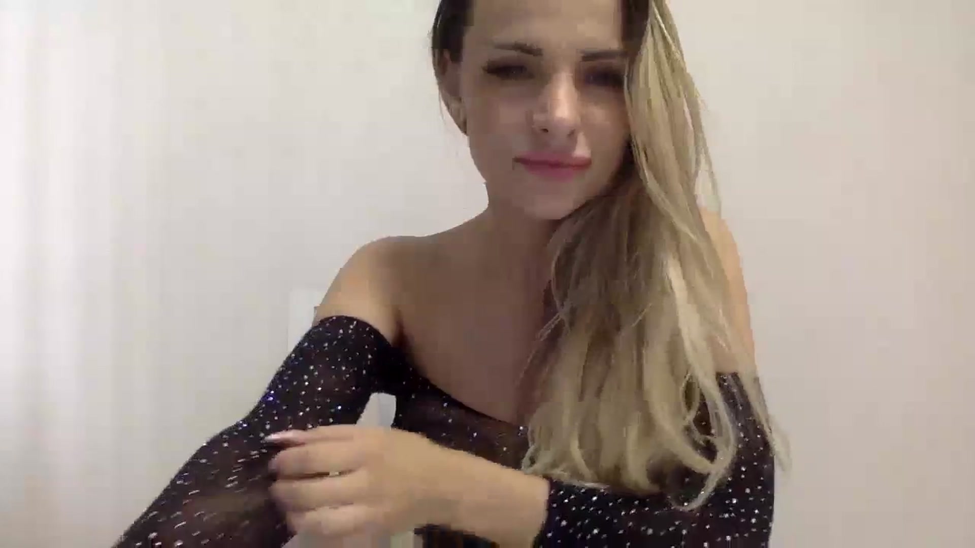 Gallery image thumbnail from Estie_Kay's myfreecams stream on, 09/27/2023, 10:25 image 8 of 20