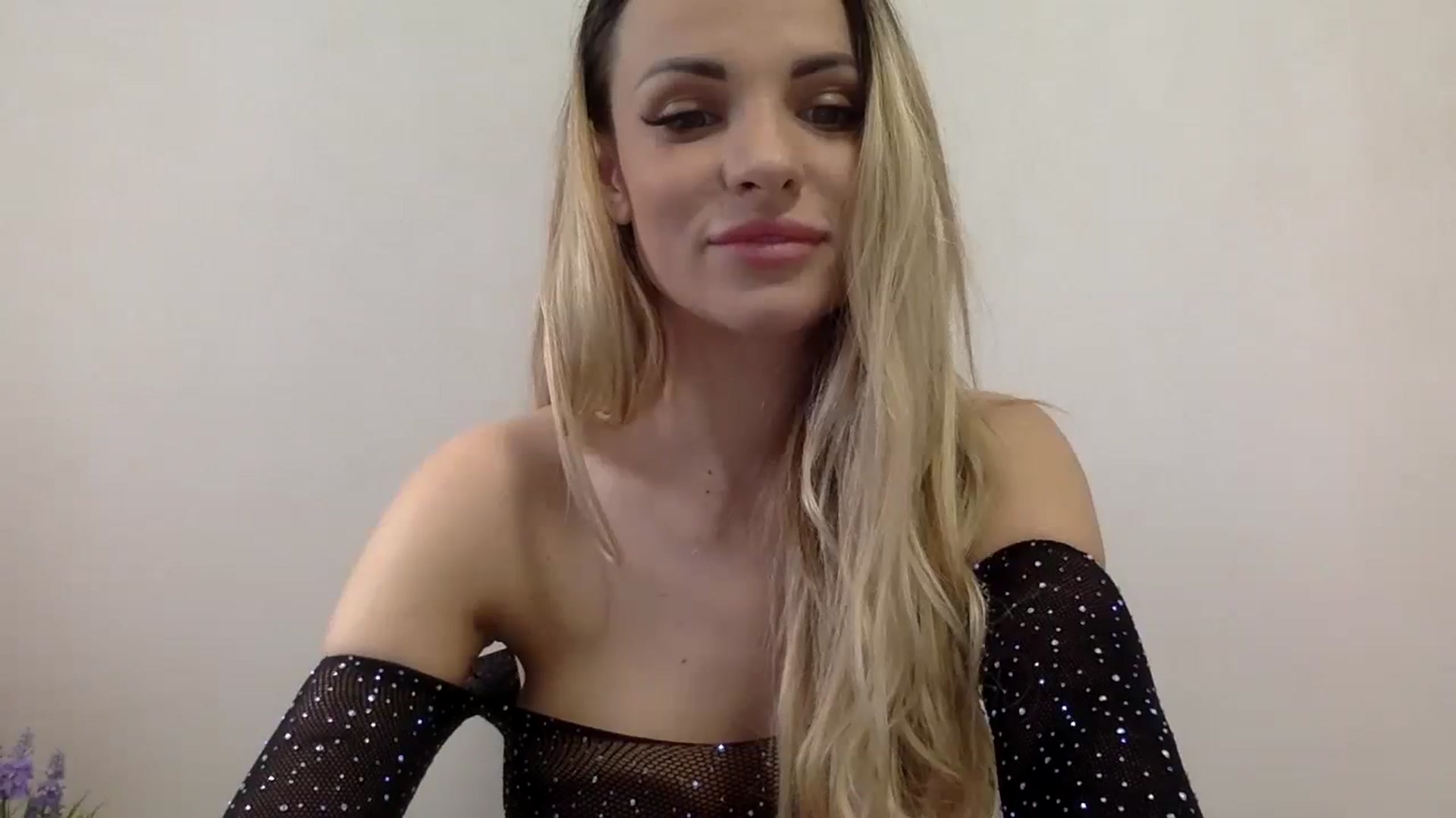 Gallery image thumbnail from Estie_Kay's myfreecams stream on, 09/27/2023, 11:42 image 15 of 20