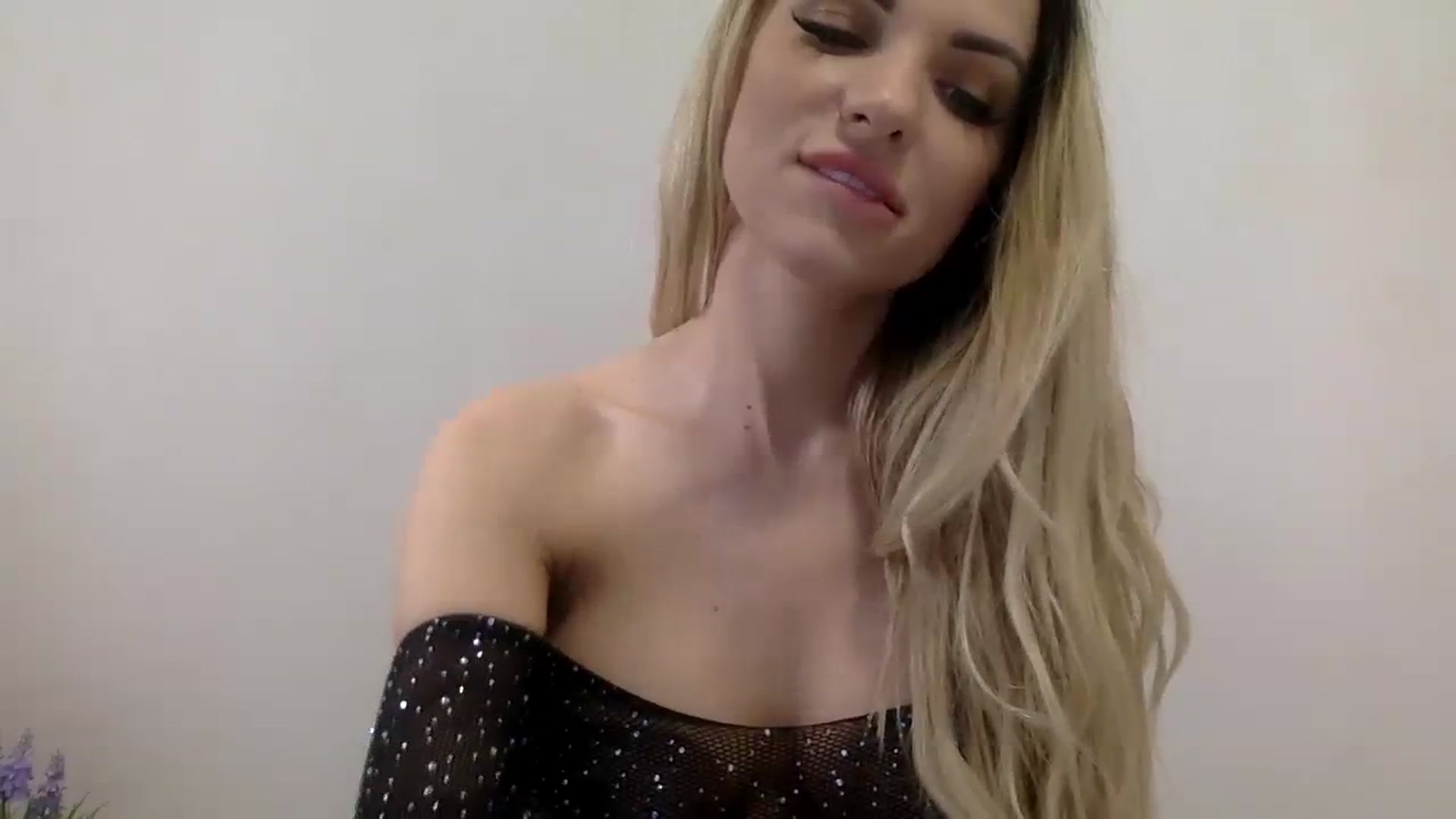 Gallery image thumbnail from Estie_Kay's myfreecams stream on, 09/27/2023, 11:42 image 19 of 20