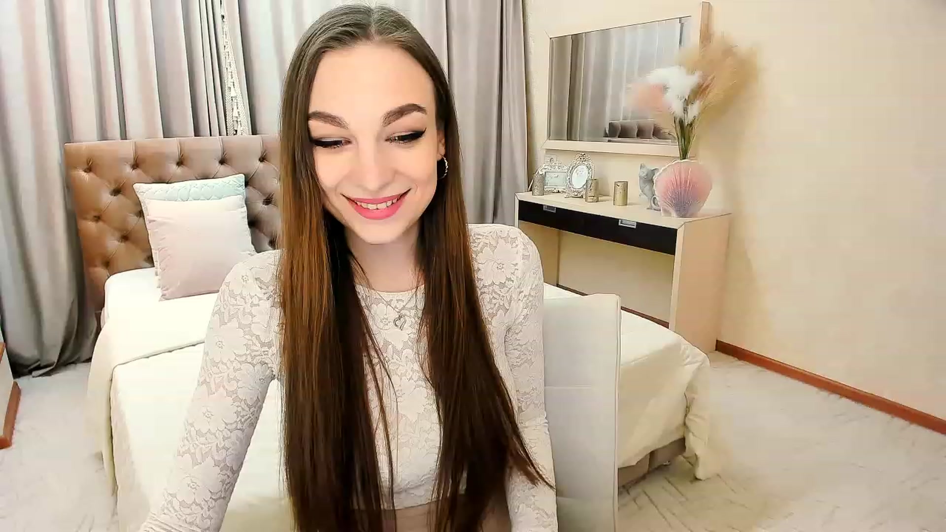 Gallery image thumbnail from EternallBliss's myfreecams stream on, 04/16/2023, 20:36 image 15 of 20
