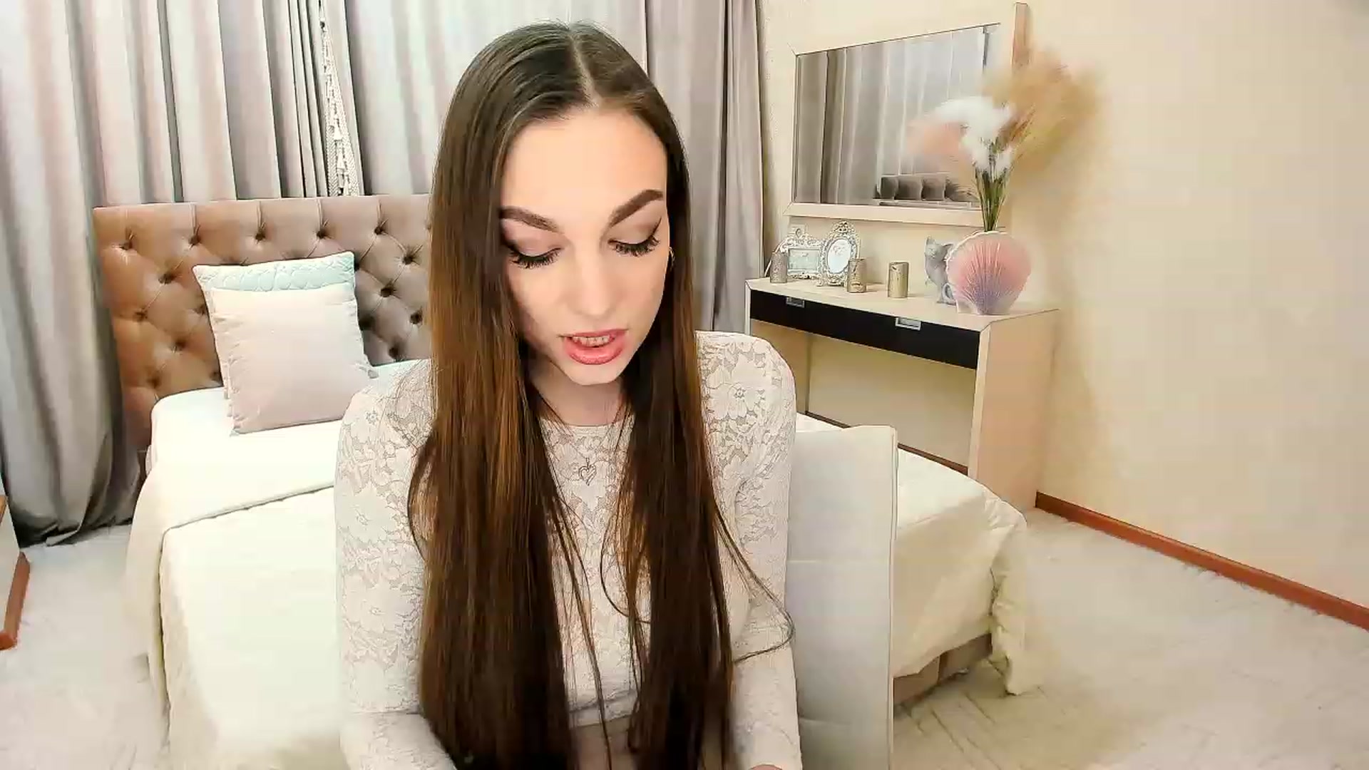 Gallery image thumbnail from EternallBliss's myfreecams stream on, 04/16/2023, 20:36 image 17 of 20