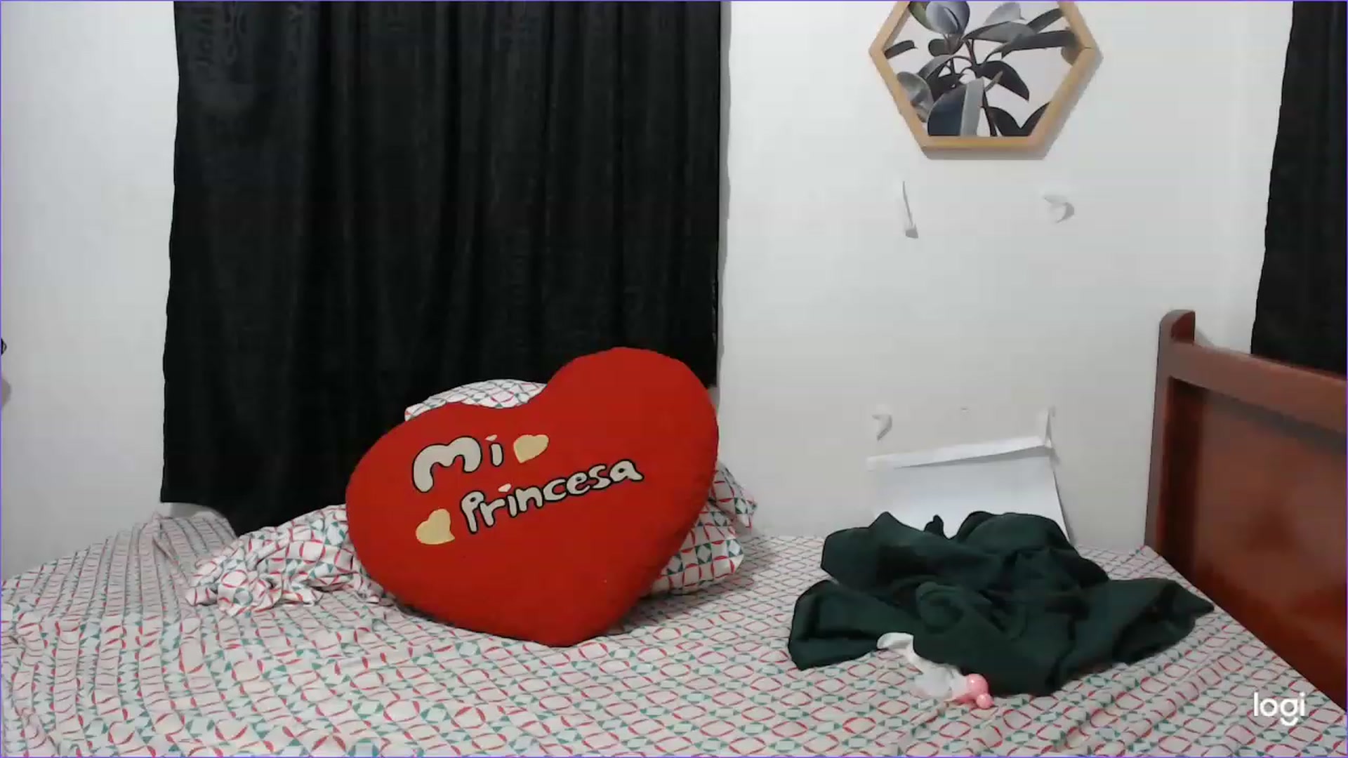 Gallery image thumbnail from Eu_sou_bruna's myfreecams stream on, 01/01/2023, 10:13 image 3 of 20