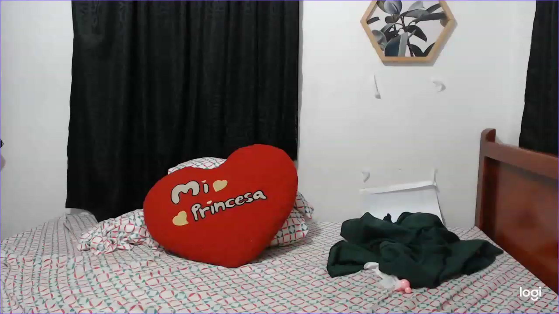 Gallery image thumbnail from Eu_sou_bruna's myfreecams stream on, 01/01/2023, 10:13 image 4 of 20