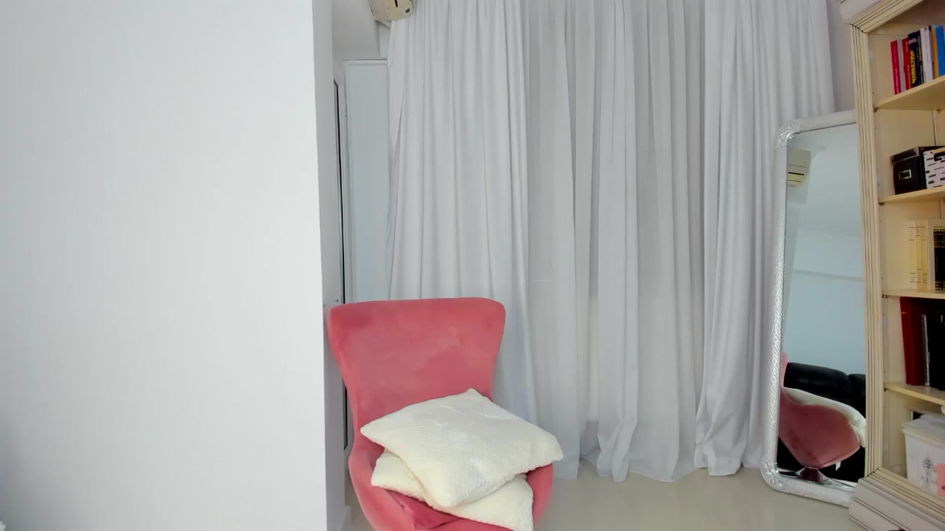 Gallery image thumbnail from EuphoriaQueen's myfreecams stream on, 10/31/2025, 14:58 image 13 of 20
