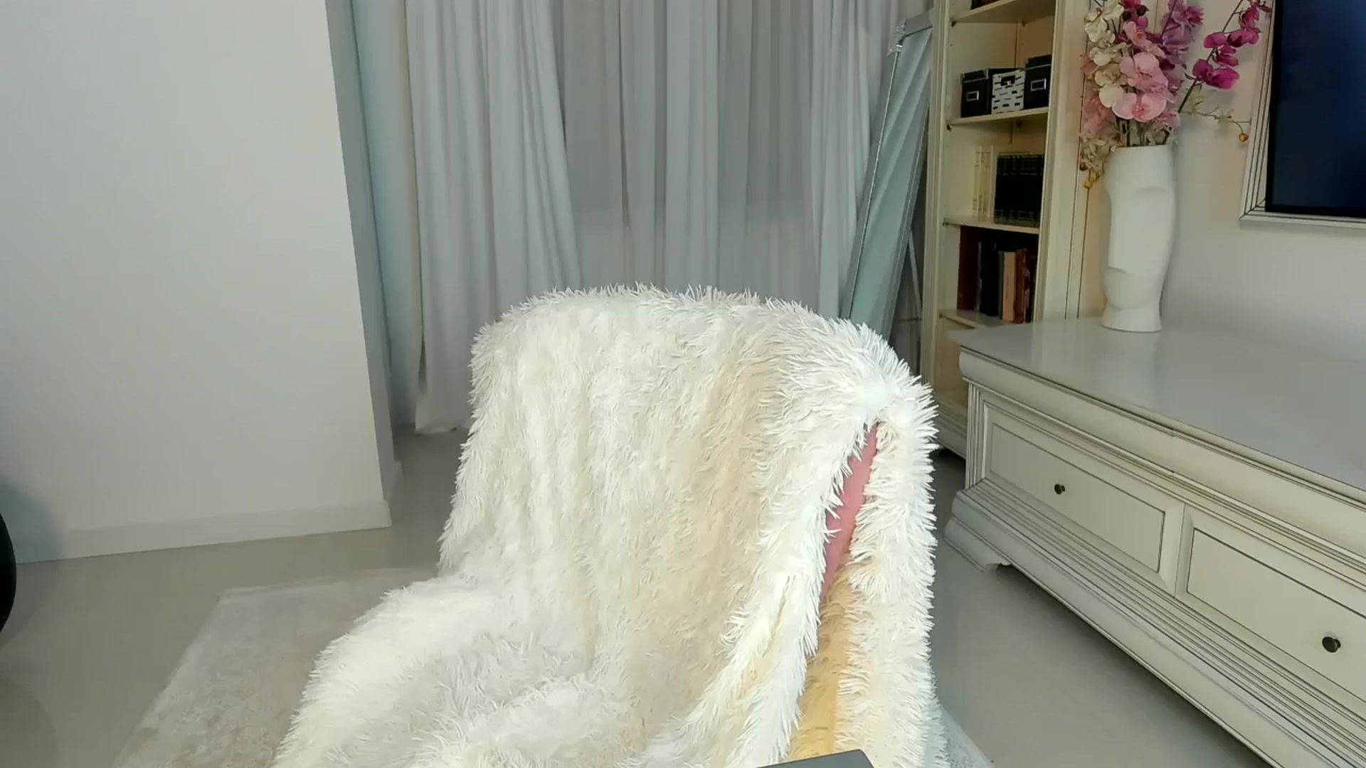 Gallery image thumbnail from Euphoriaa's myfreecams stream on, 04/26/2026, 24:04 image 1 of 20