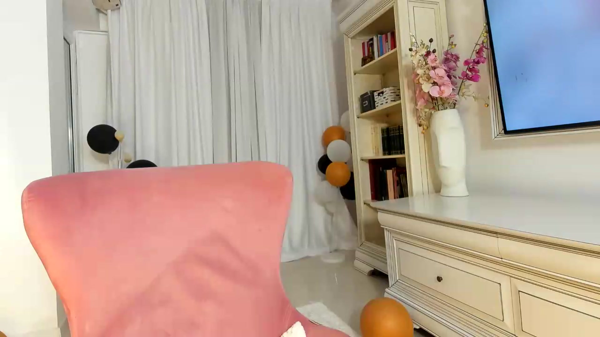 Gallery image thumbnail from Euphoriaa's myfreecams stream on, 07/05/2026, 24:01 image 4 of 20