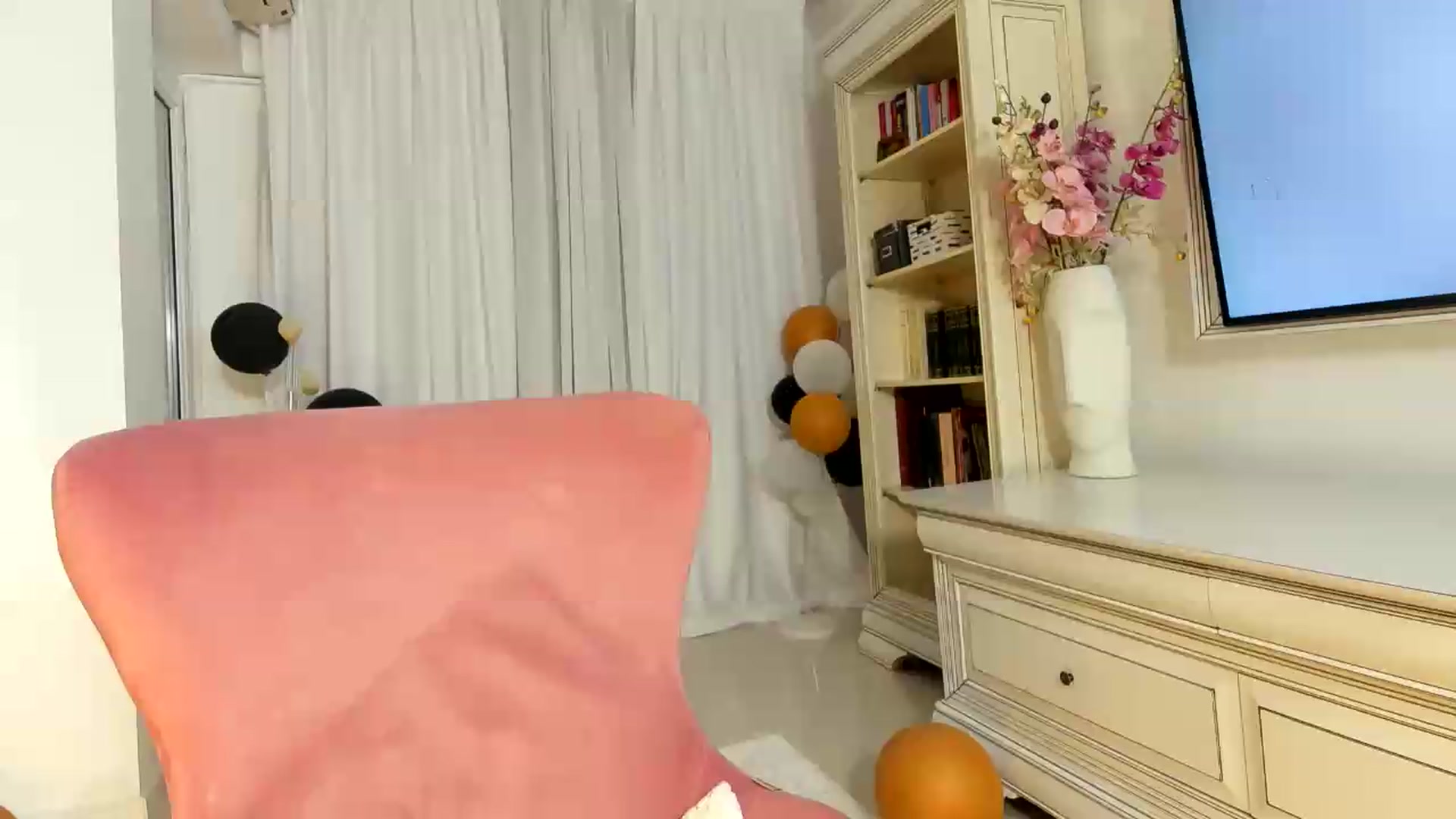 Gallery image thumbnail from Euphoriaa's myfreecams stream on, 07/05/2026, 24:01 image 1 of 20