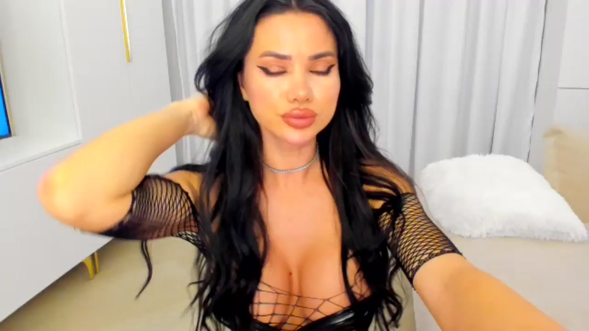 Gallery image thumbnail from Euphoriaaa's myfreecams stream on, 02/08/2025, 21:33 image 10 of 20