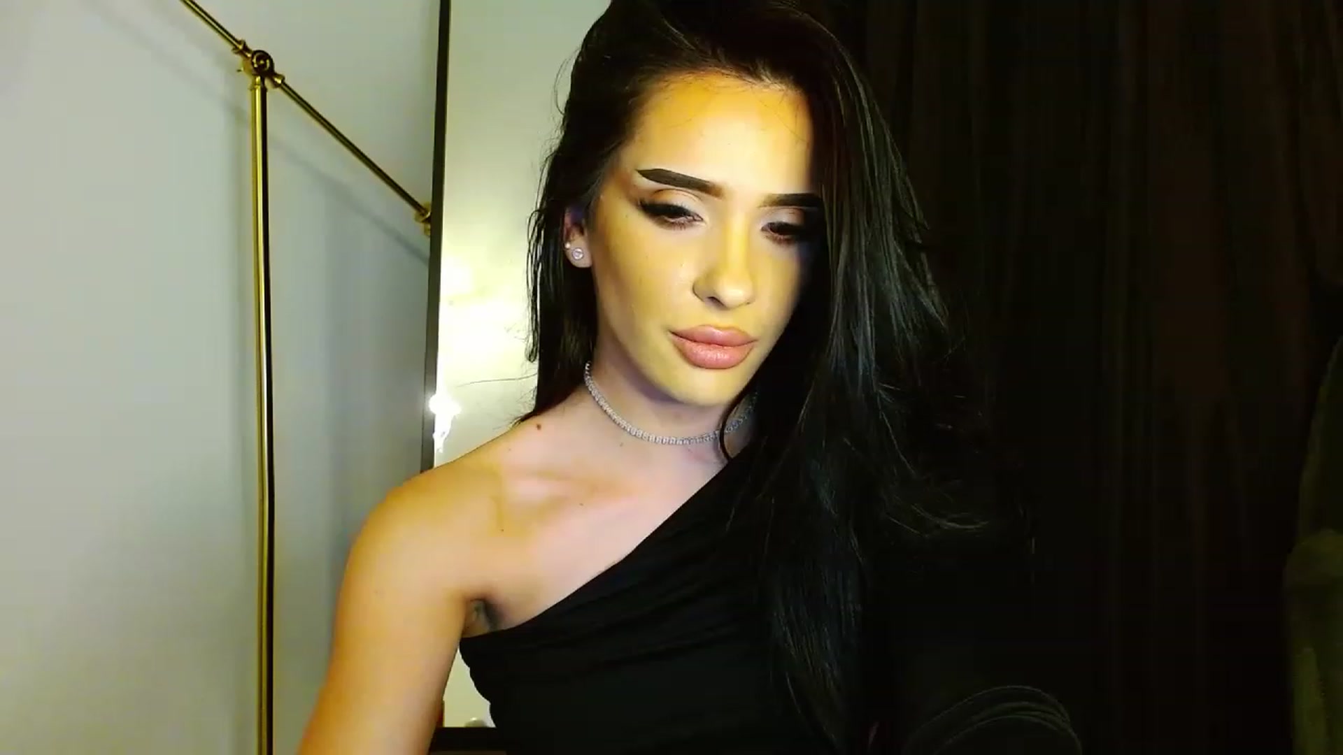 Gallery image thumbnail from Ev_MFC's myfreecams stream on, 05/10/2023, 23:35 image 16 of 20